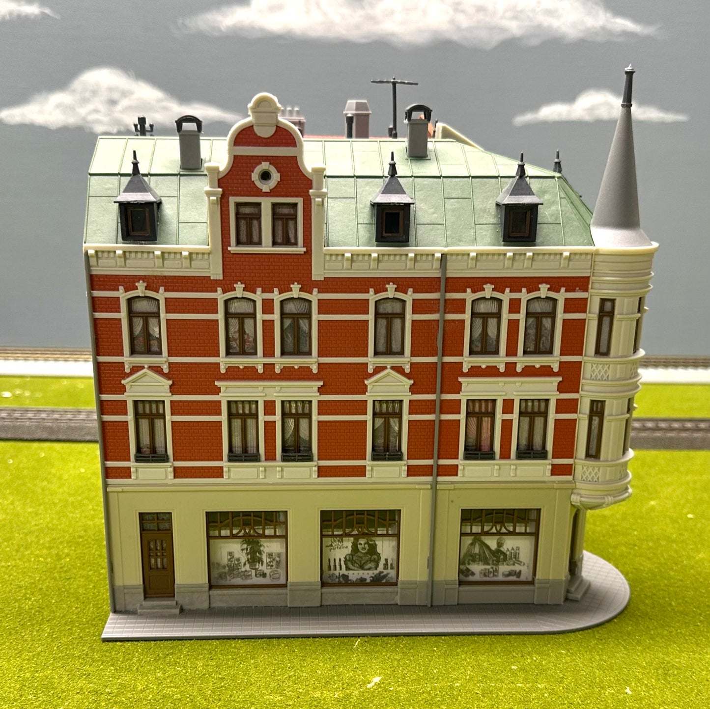 Kibri 38294 HO Scale Corner Terrace House and Shops, Fully Assembled