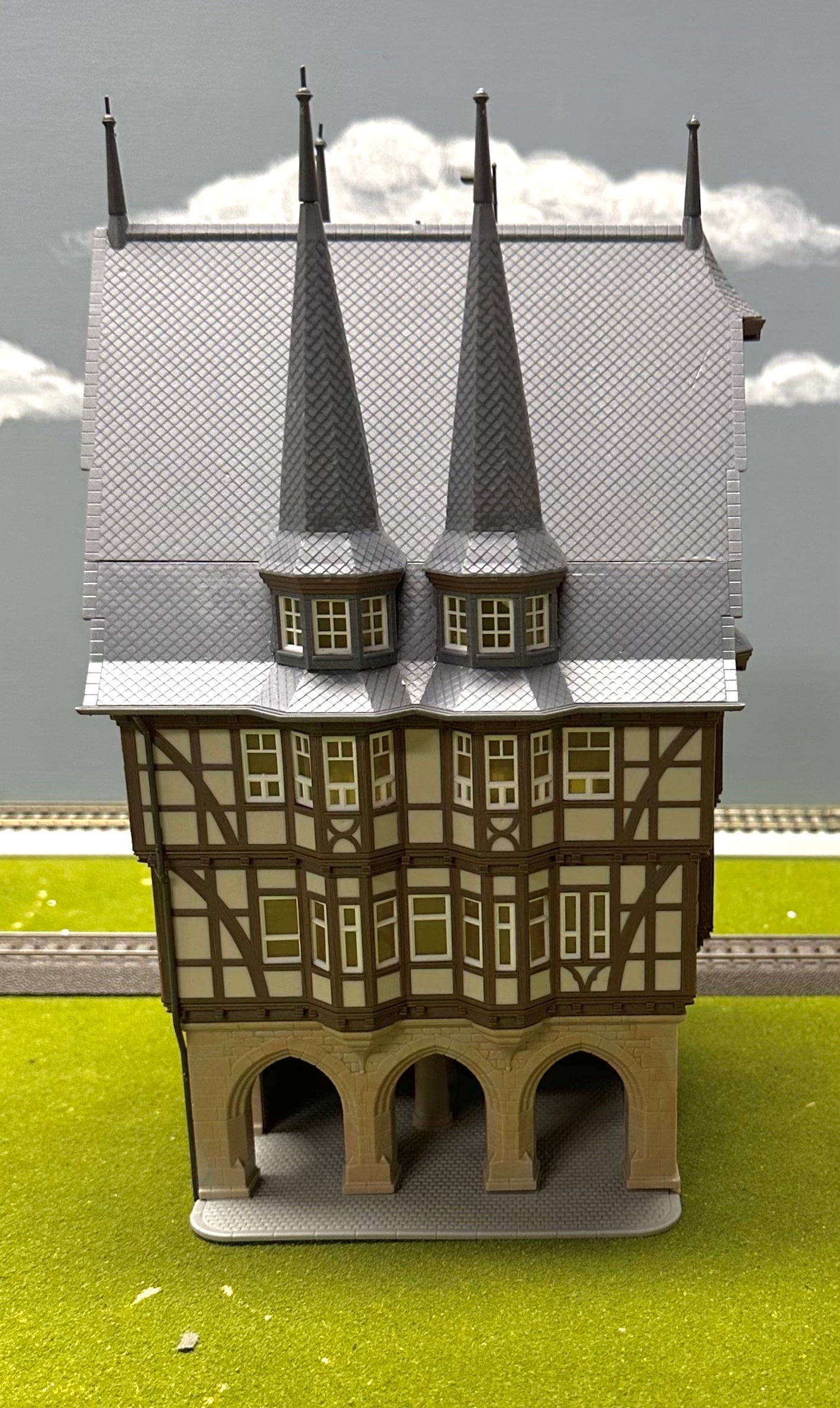 Kibri 38900 HO Scale Rathaus Alsfeld  Fully Assembled