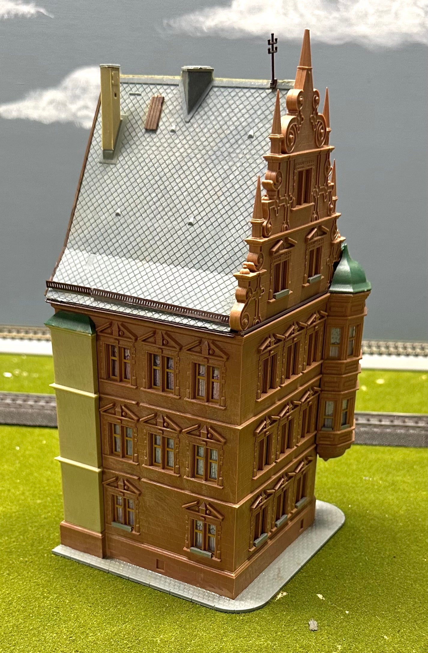 Kibri 38379 HO Scale Patrician House Fully Assembled
