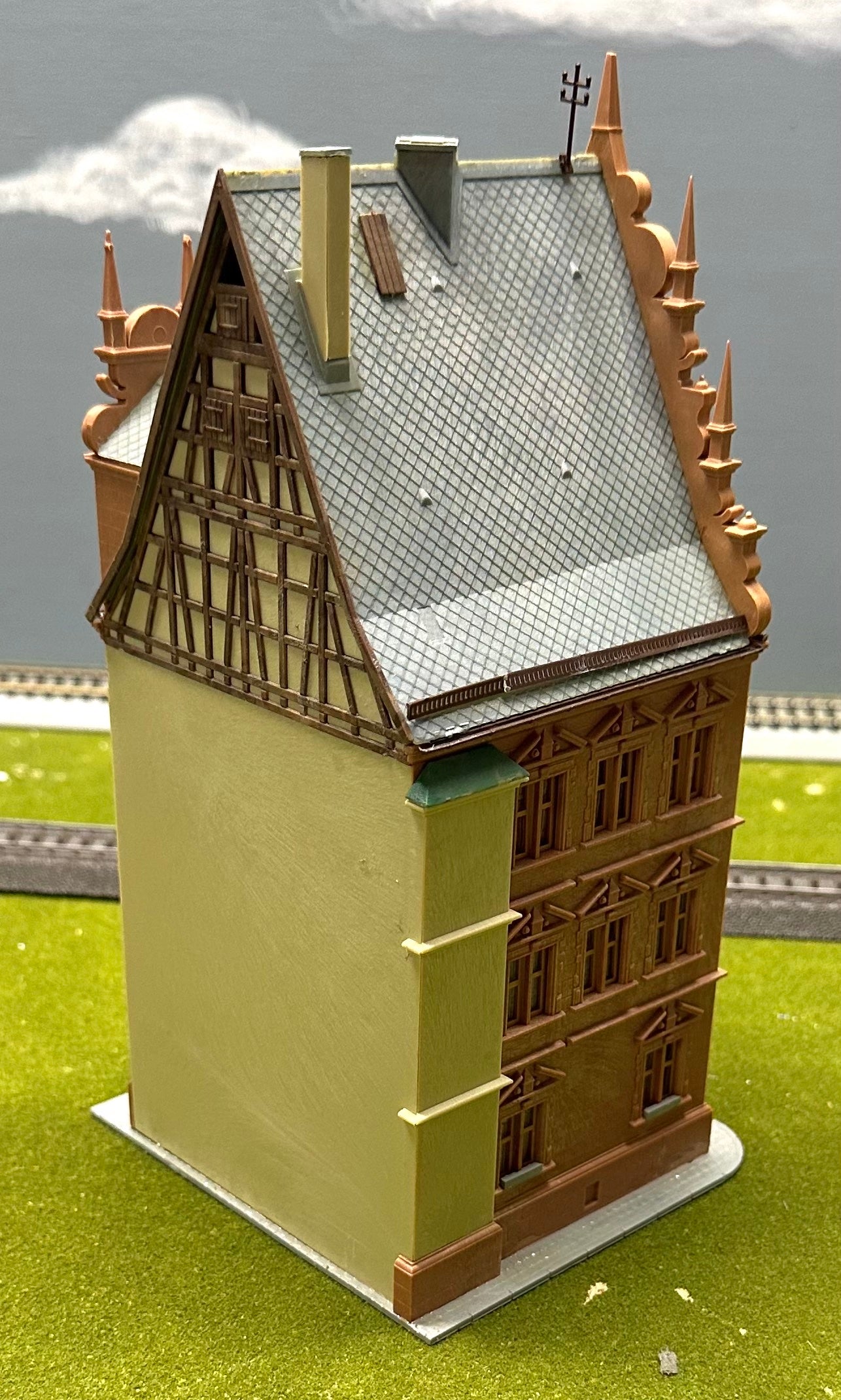 Kibri 38379 HO Scale Patrician House Fully Assembled