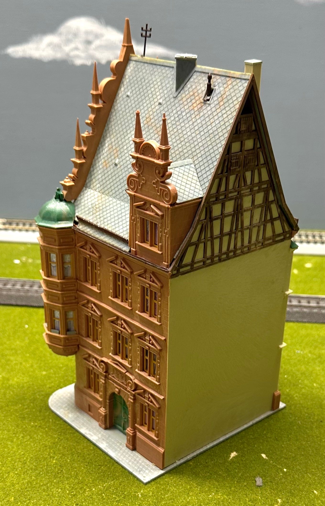 Kibri 38379 HO Scale Patrician House Fully Assembled