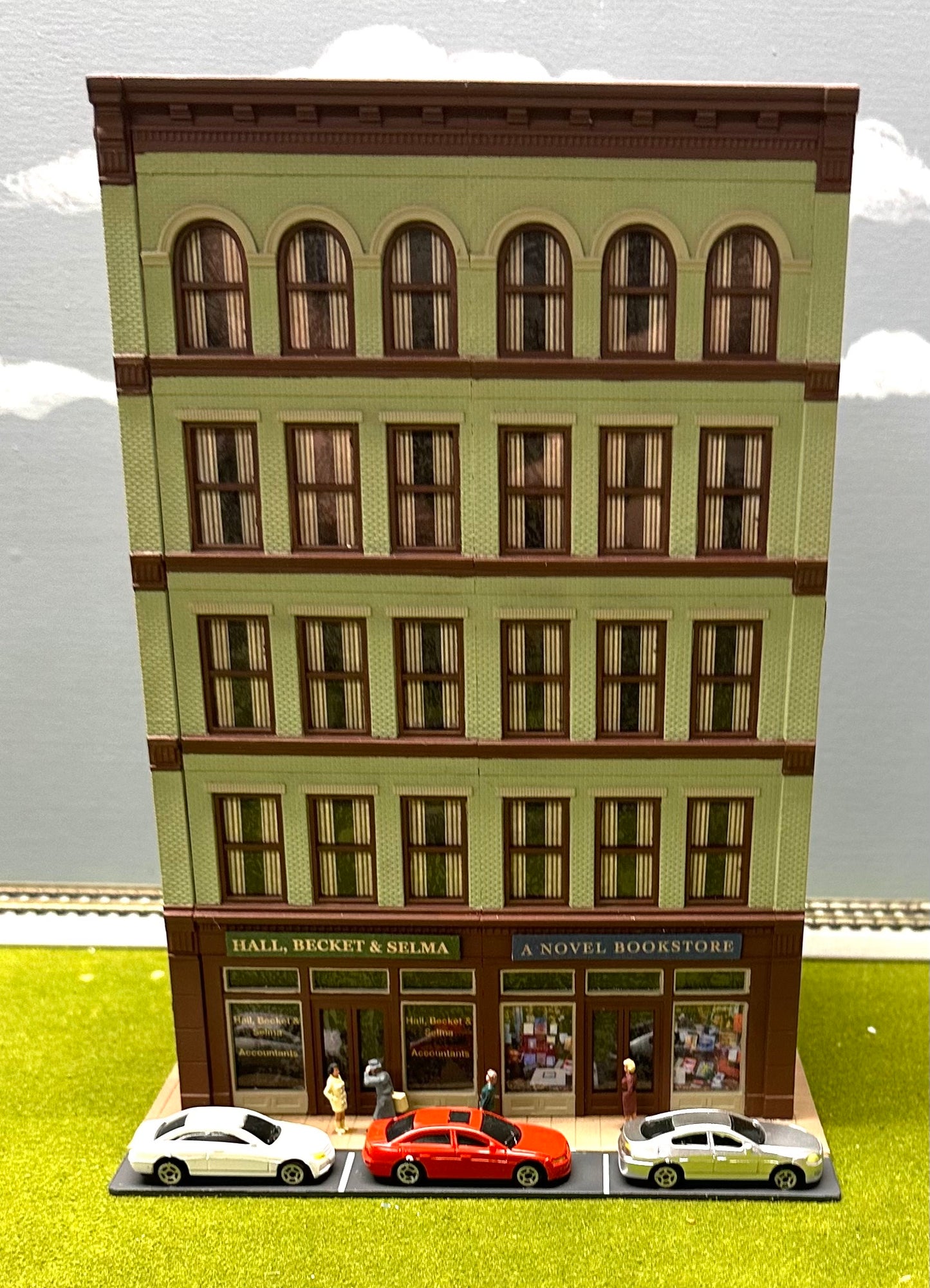 City Classics HO Scale One of a Kind Custom Painted 5-Story Art Deco Building  Lighted