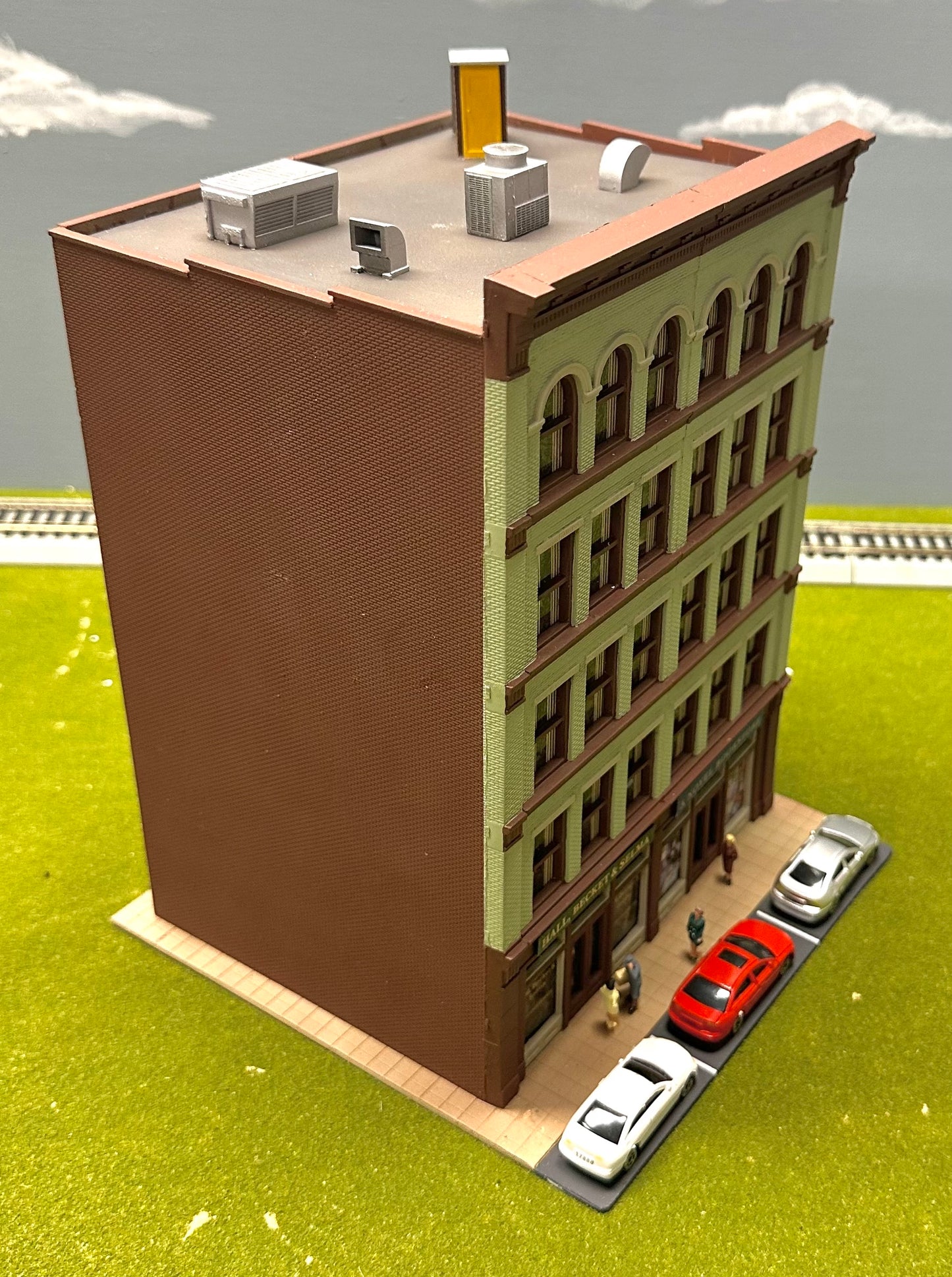 City Classics HO Scale One of a Kind Custom Painted 5-Story Art Deco Building  Lighted