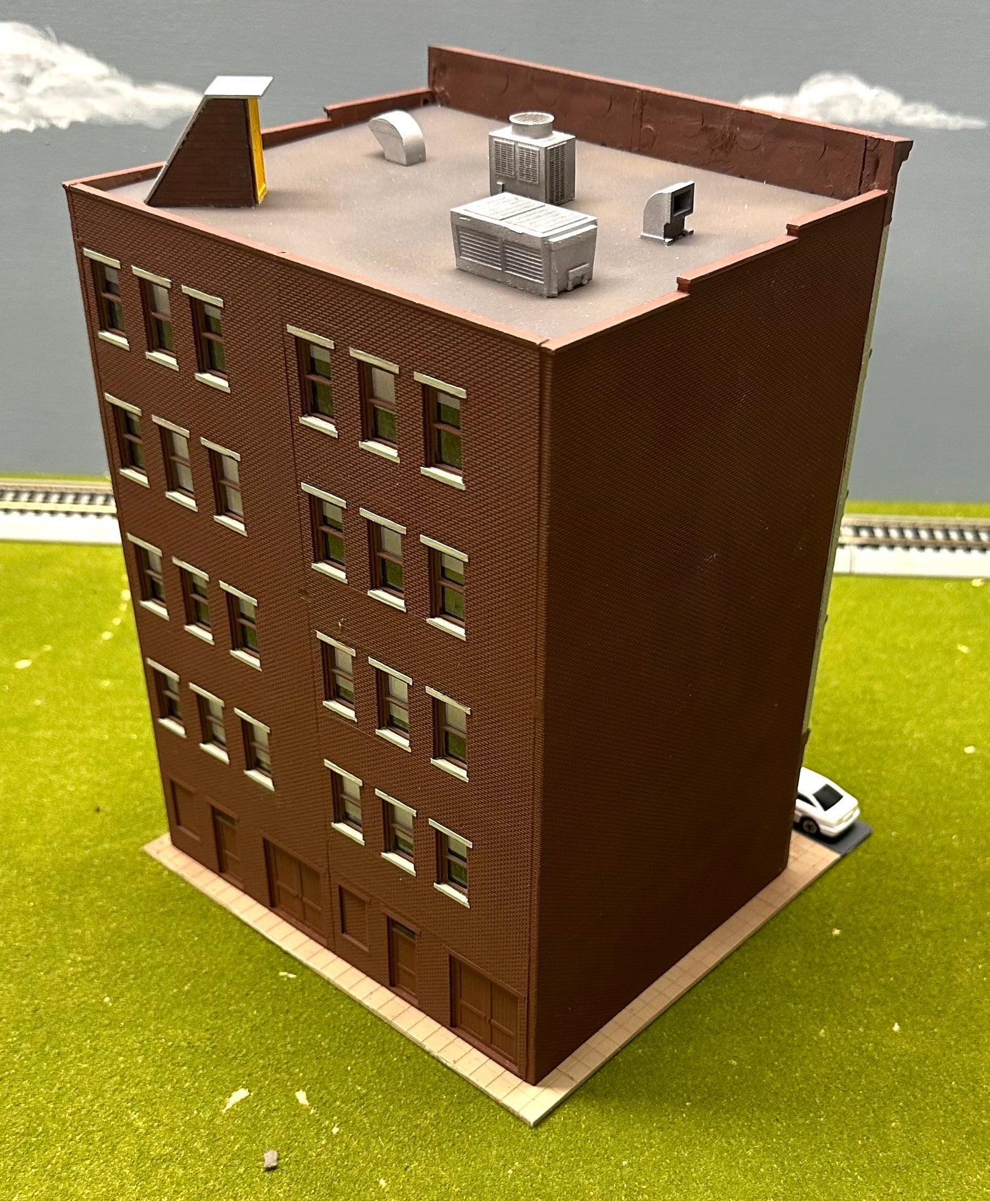 City Classics HO Scale One of a Kind Custom Painted 5-Story Art Deco Building  Lighted