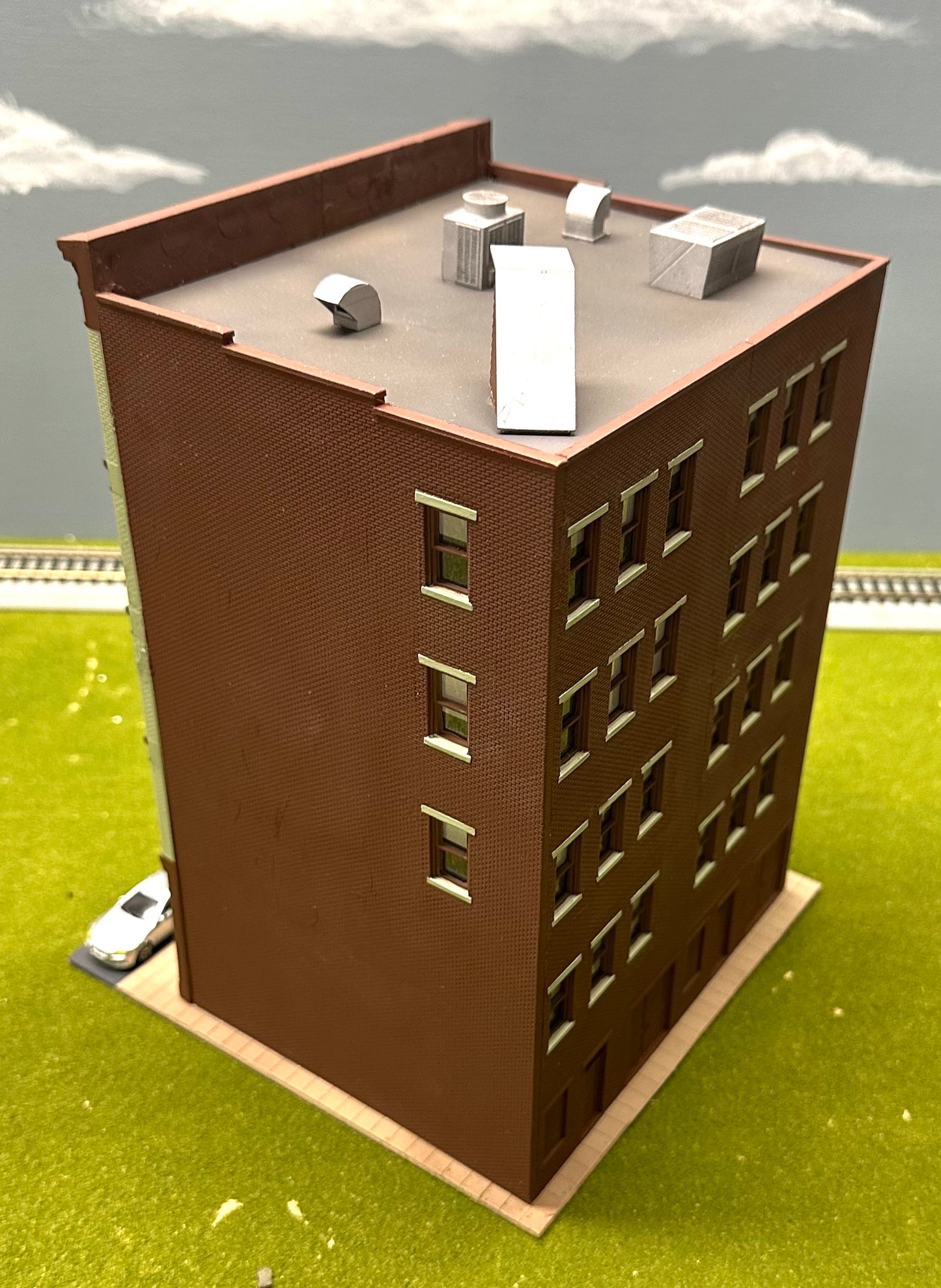 City Classics HO Scale One of a Kind Custom Painted 5-Story Art Deco Building  Lighted