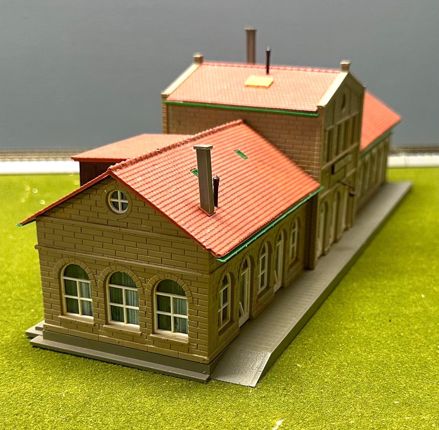 Kibri HO 39531 Realschule Railway Station, Fully Assembled