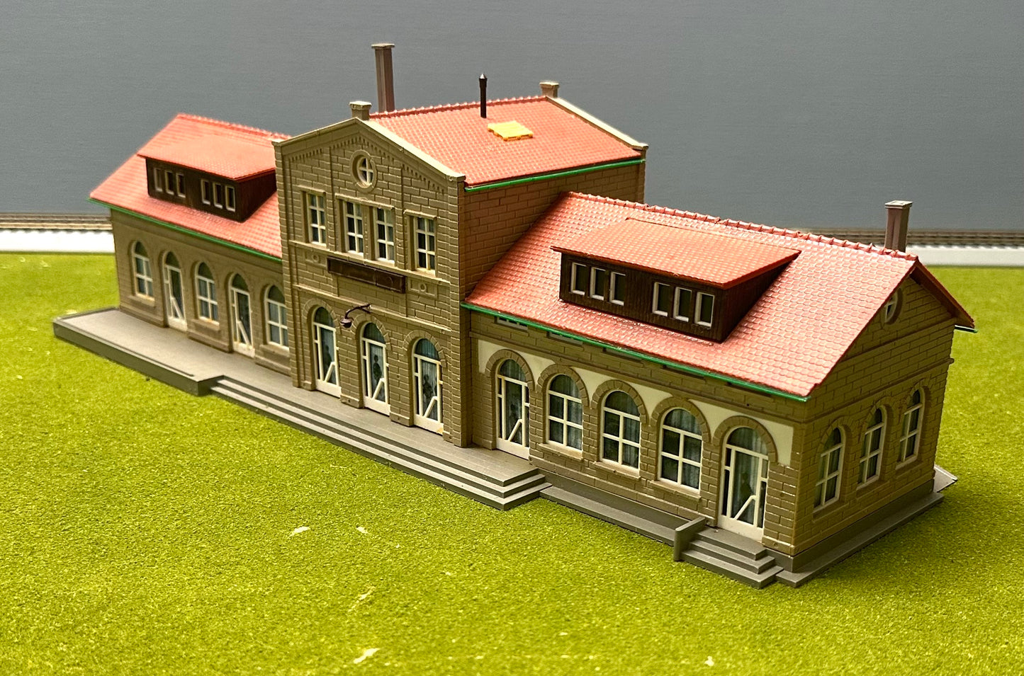 Kibri HO 39531 Realschule Railway Station, Fully Assembled