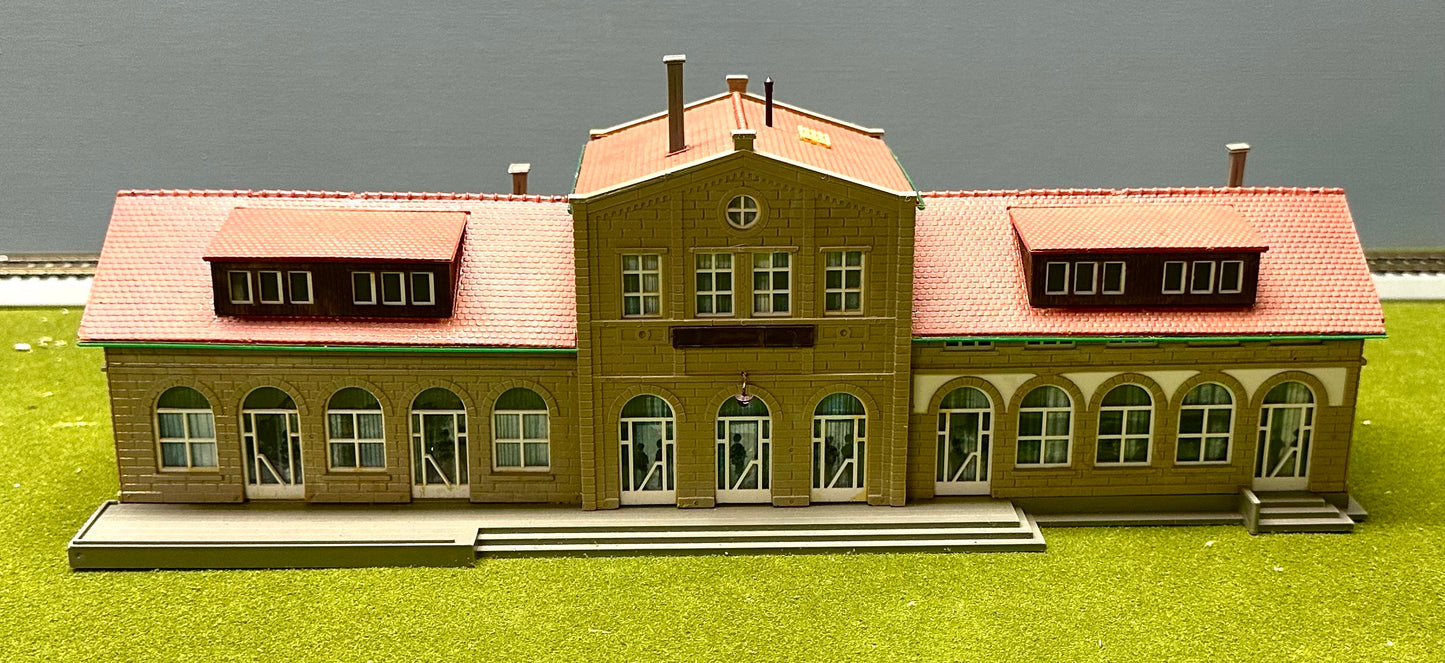 Kibri HO 39531 Realschule Railway Station, Fully Assembled