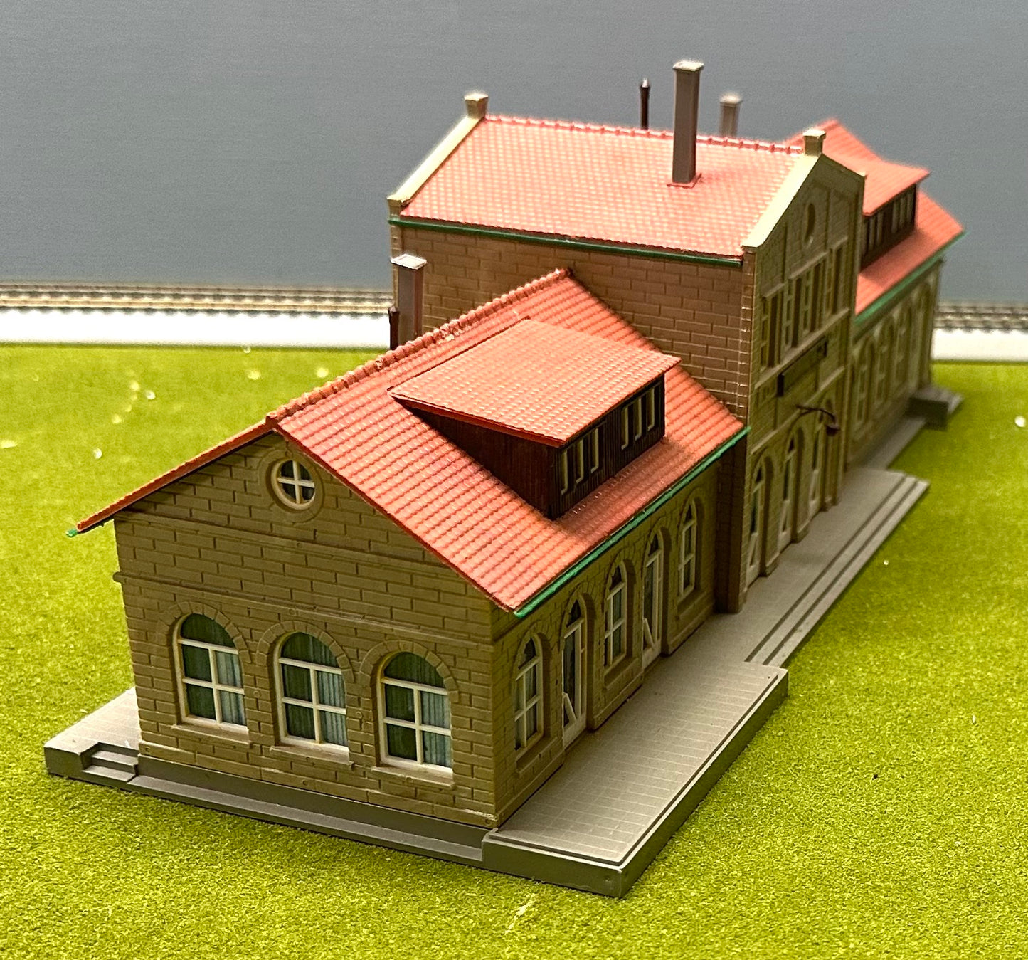 Kibri HO 39531 Realschule Railway Station, Fully Assembled