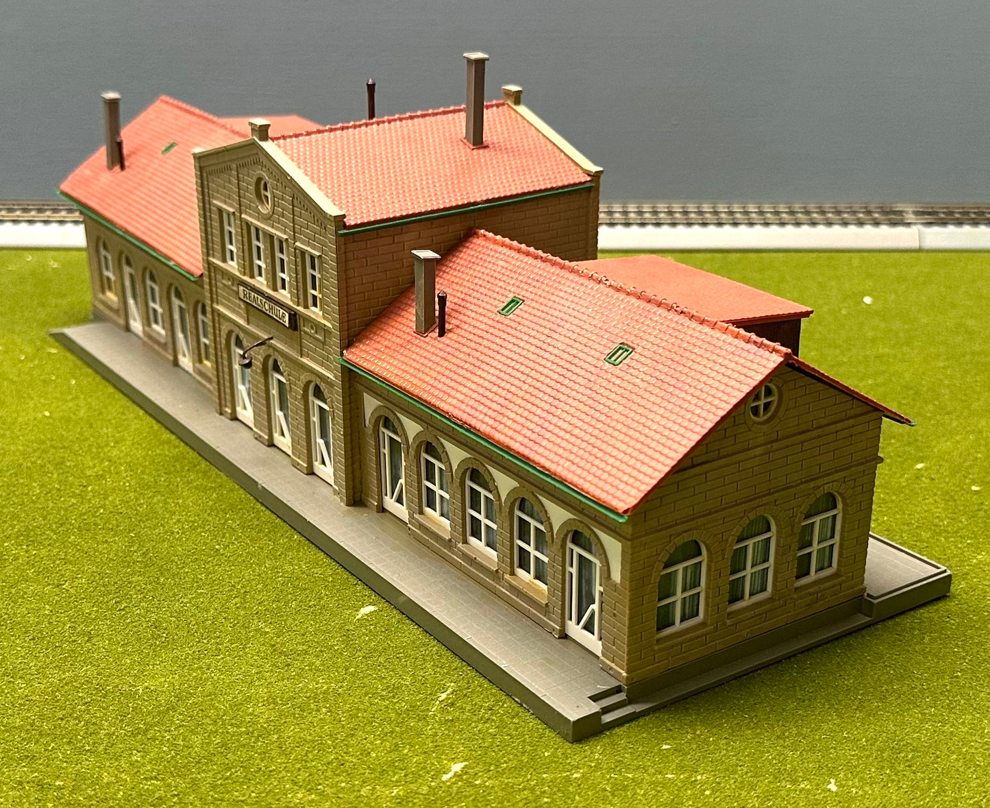 Kibri HO 39531 Realschule Railway Station, Fully Assembled