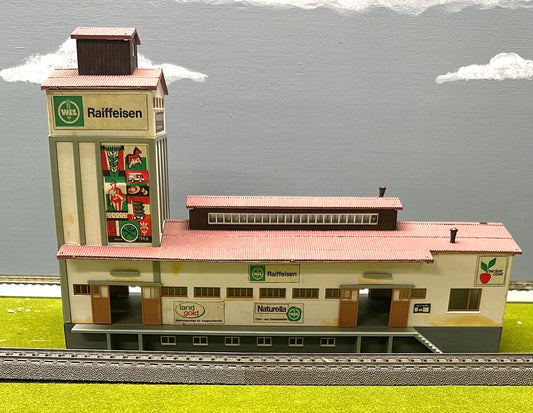 Kibri HO 39208 Raiffeisen Trackside Warehouse, Fully Assembled