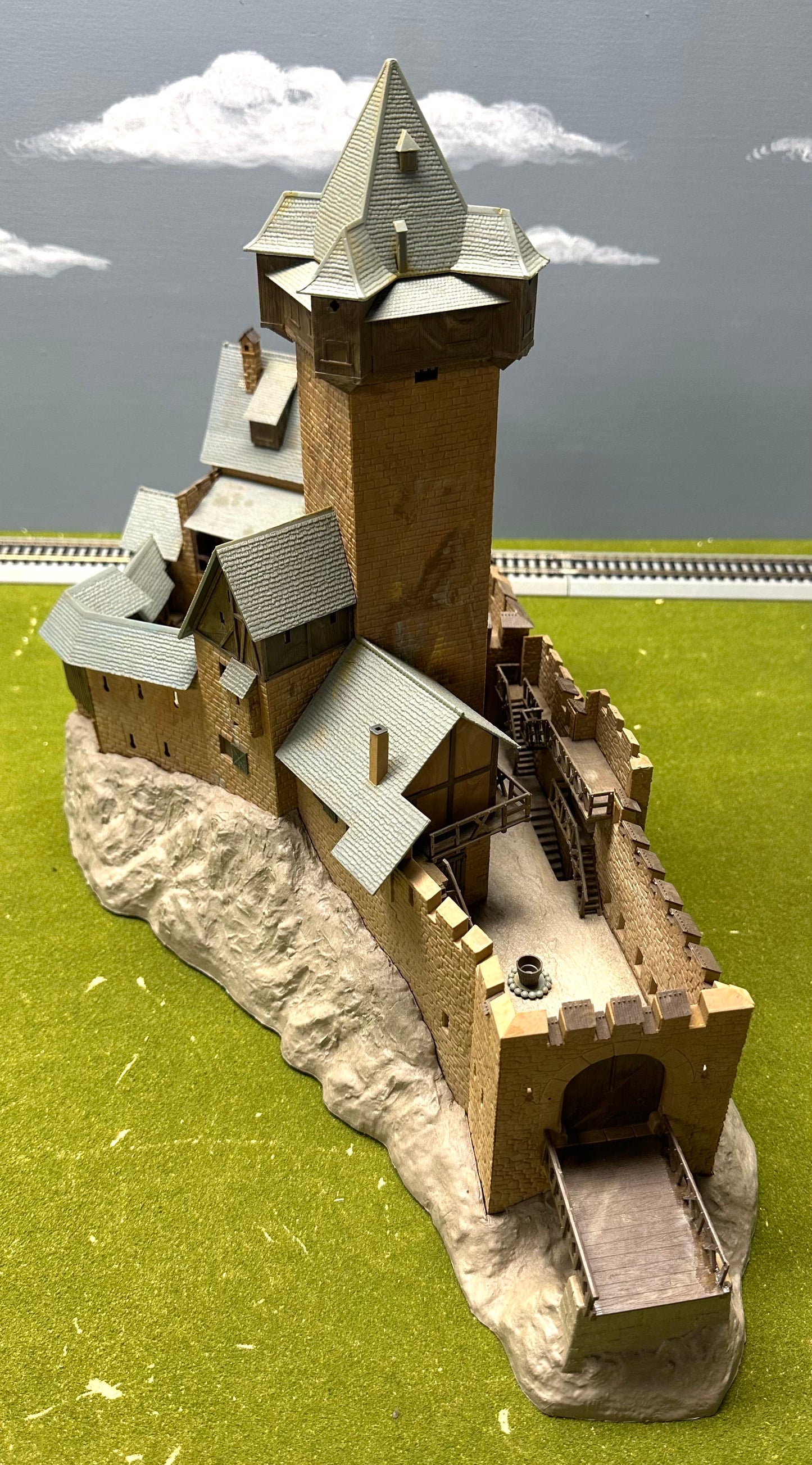 Kibri HO 39010  Falkenstein Castle Austria, Fully Assembled