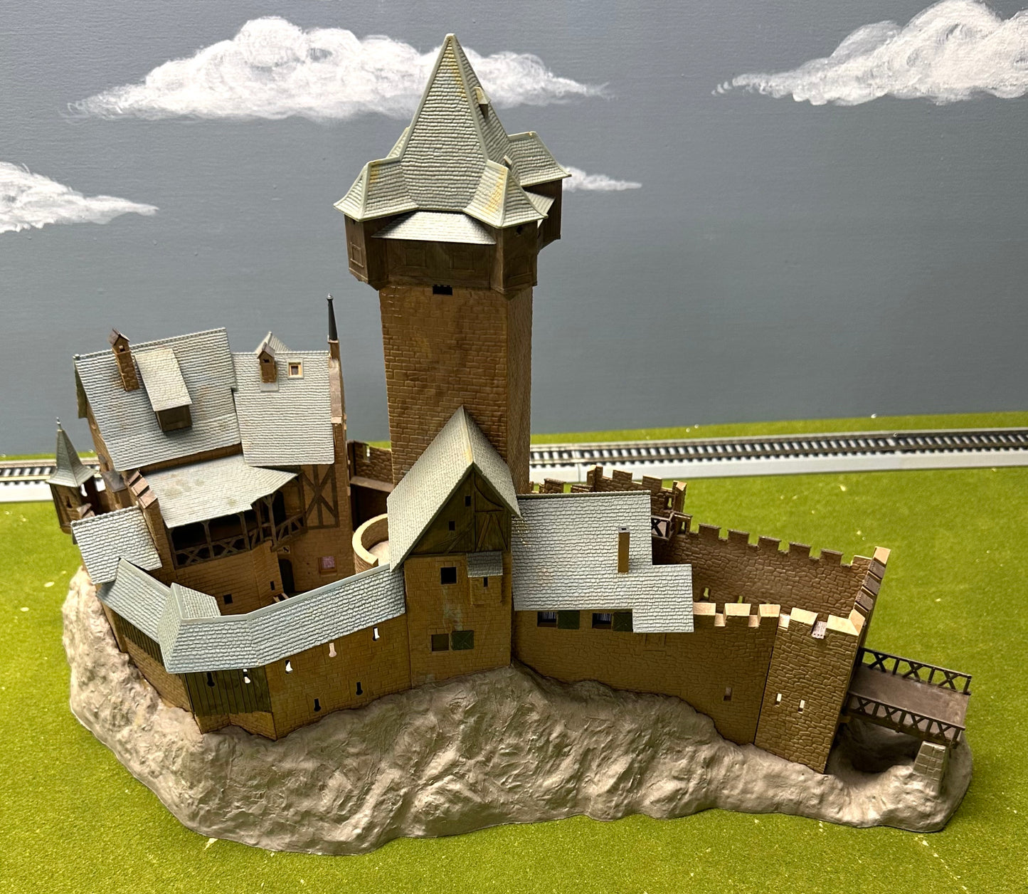 Kibri HO 39010  Falkenstein Castle Austria, Fully Assembled