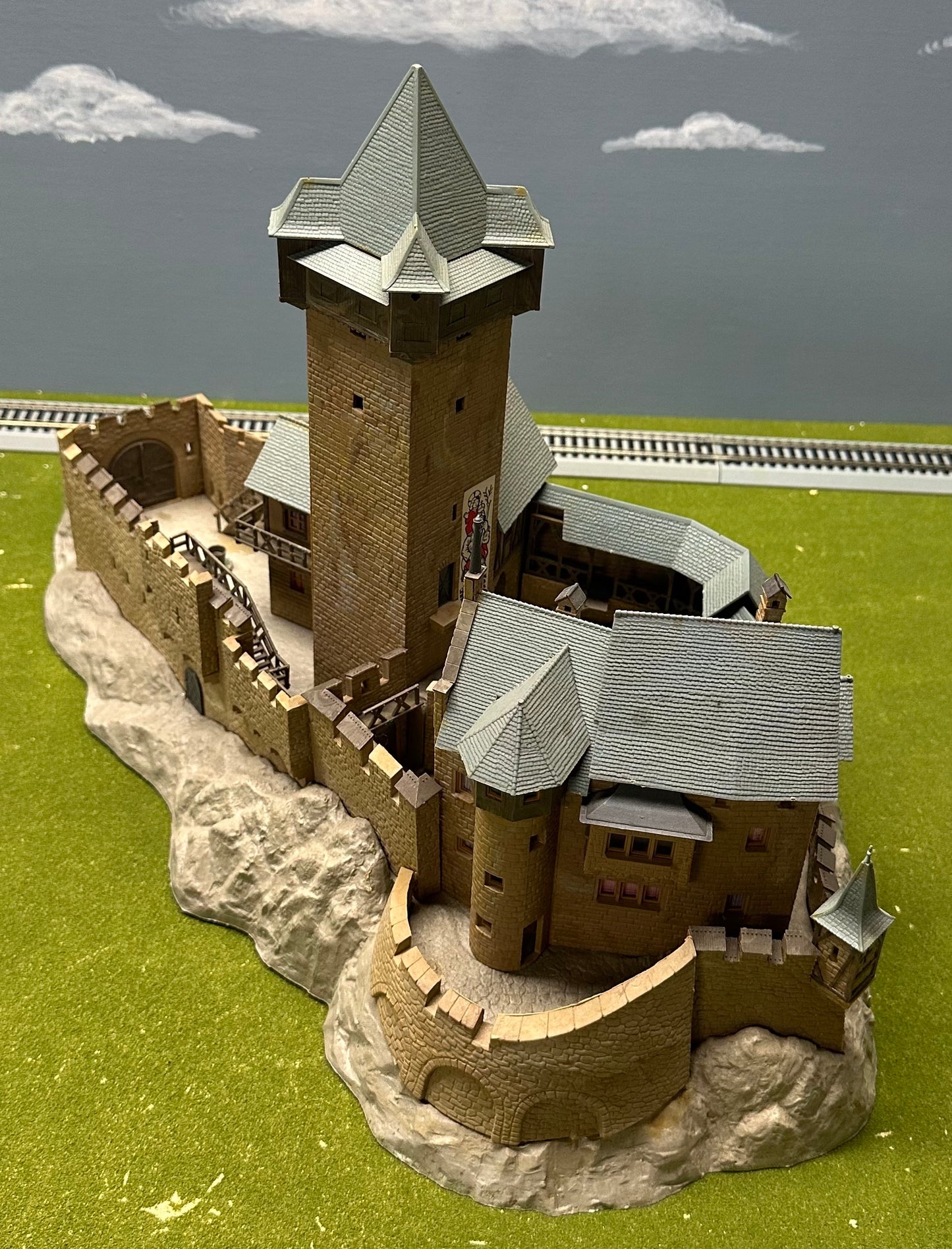 Kibri HO 39010  Falkenstein Castle Austria, Fully Assembled