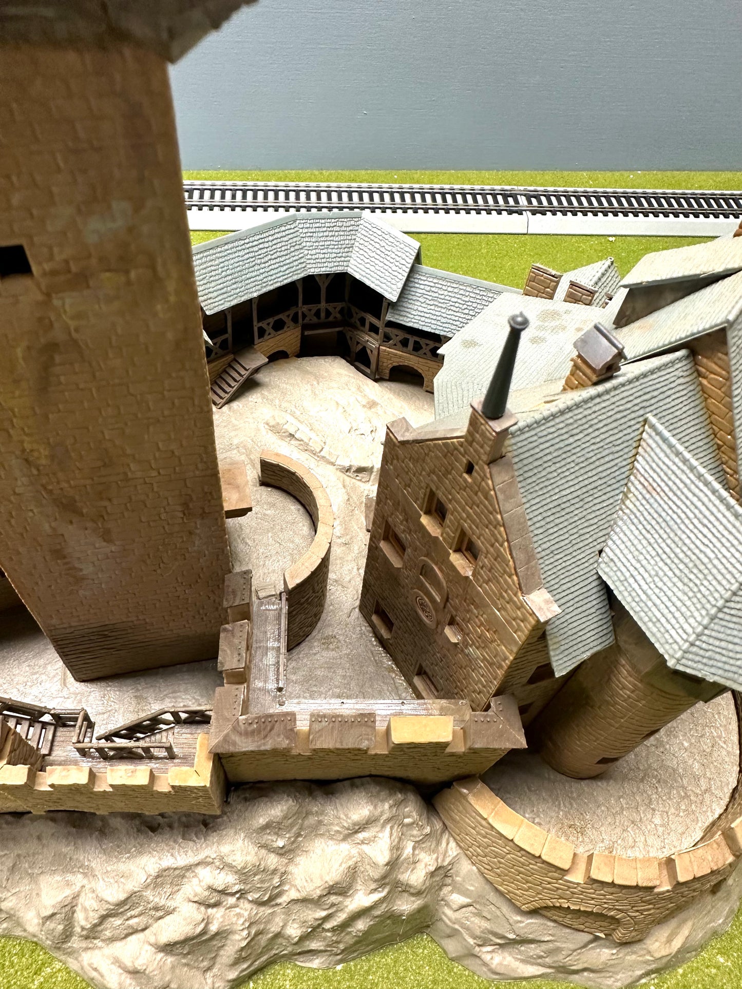 Kibri HO 39010  Falkenstein Castle Austria, Fully Assembled
