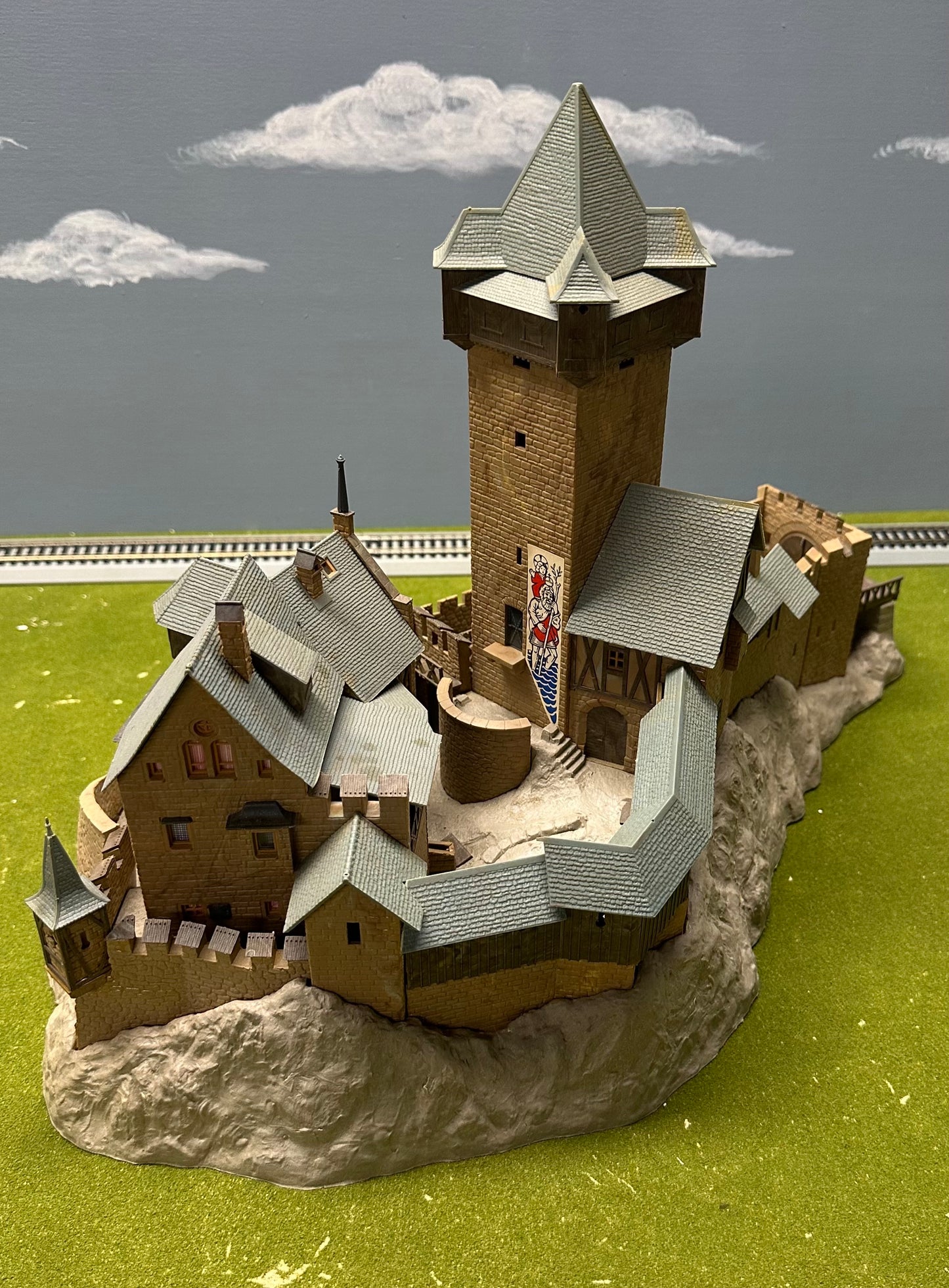 Kibri HO 39010  Falkenstein Castle Austria, Fully Assembled