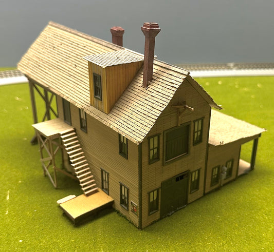 Fine Scale Miniatures HO Building Kit No. 195 Barnstead Lumber Co.Fully Assembled
