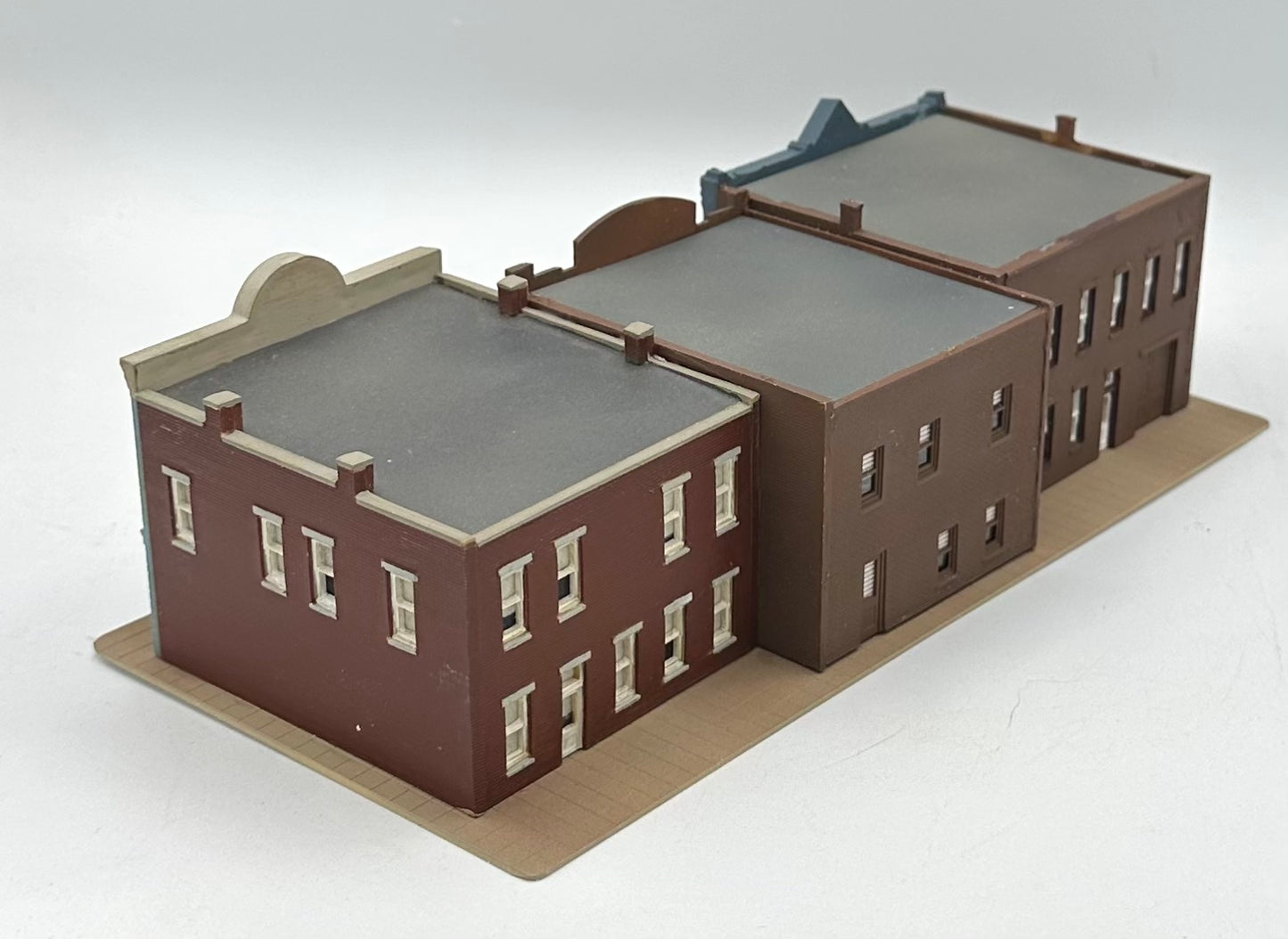 DPM N Scale, Row of 3 Shops individually LED lighted, Custom-painted Street Figures
