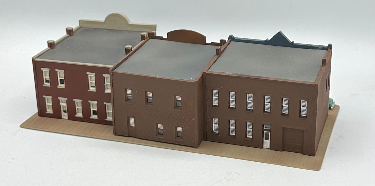 DPM N Scale, Row of 3 Shops individually LED lighted, Custom-painted Street Figures