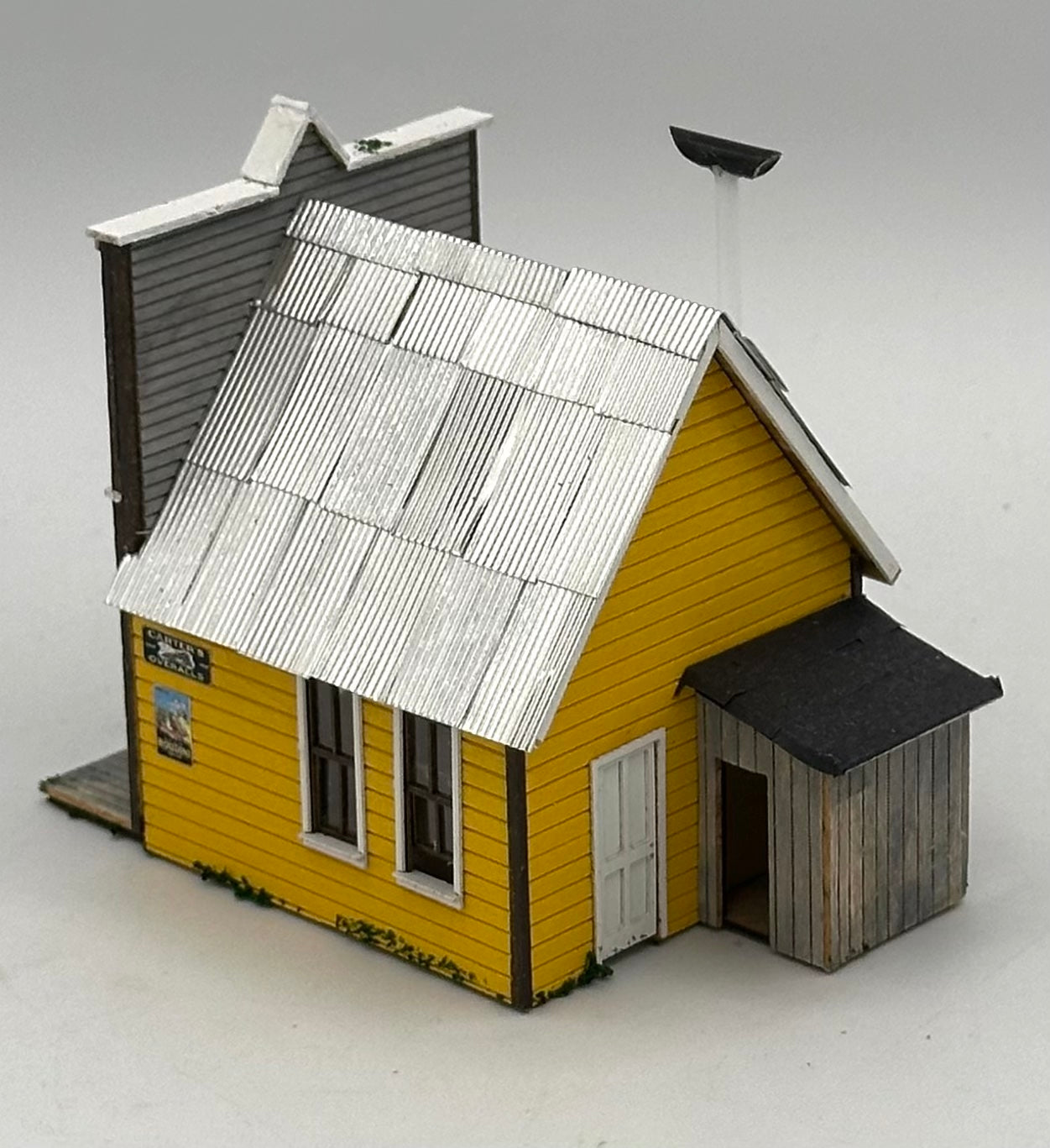 Banta Modelworks 2120 HO Scale "Duncan's Boots " Laser Cut Wooden Custom Painted Fully Assembled