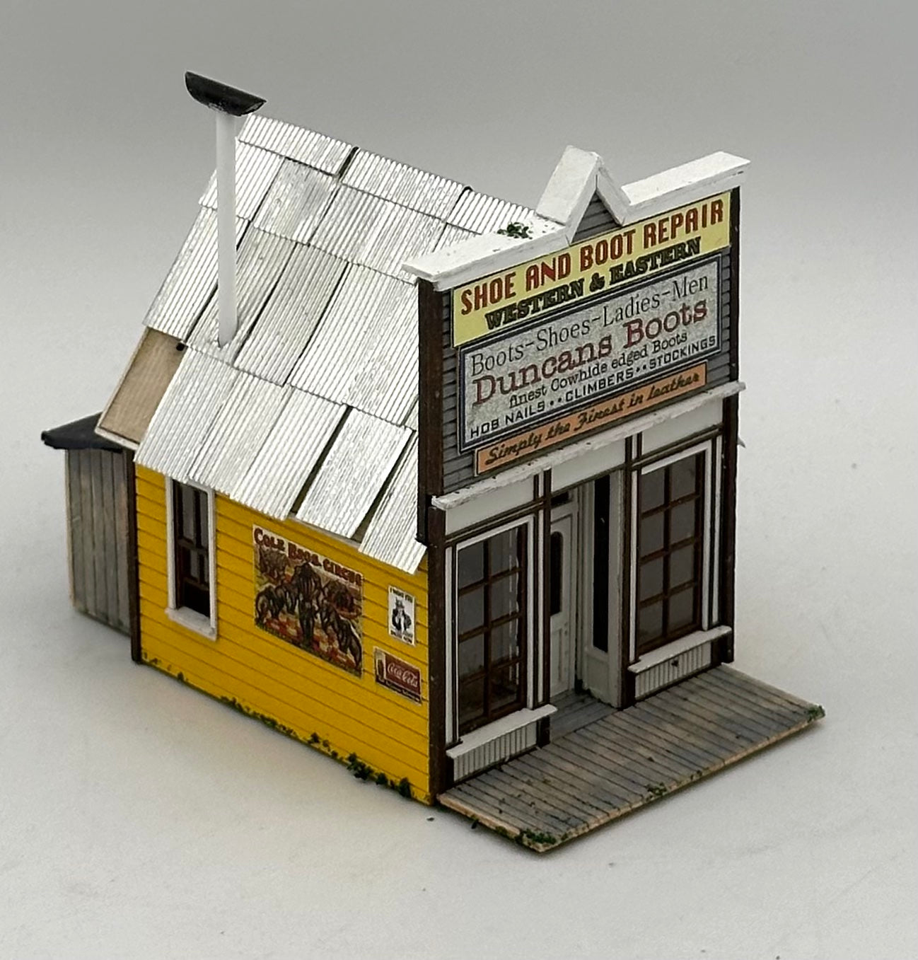 Banta Modelworks 2120 HO Scale "Duncan's Boots " Laser Cut Wooden Custom Painted Fully Assembled