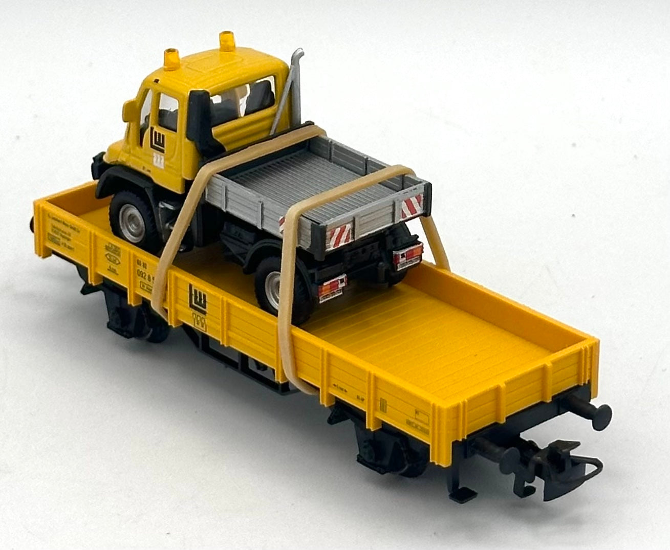 Marklin 00754-10 HO Scale DB Kbs-Series Flat Car W/ Mercedes -Benz Unimog Load
