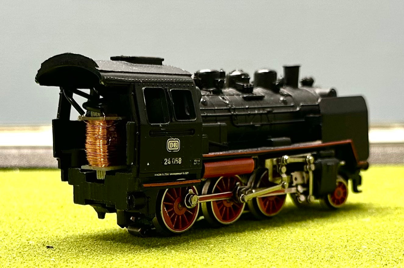 Marklin HO DB BR 24 058 3-Rail Analog AC Steam Locomotive