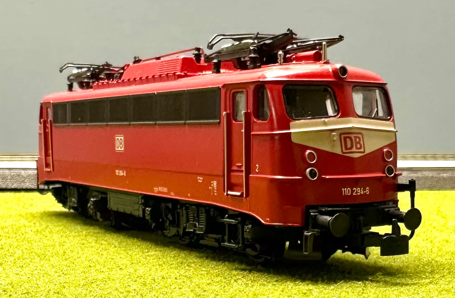 Marklin 30331 Hobby HO Analog 3-Rail AC DB BR110 294-6 Electric Locomotive