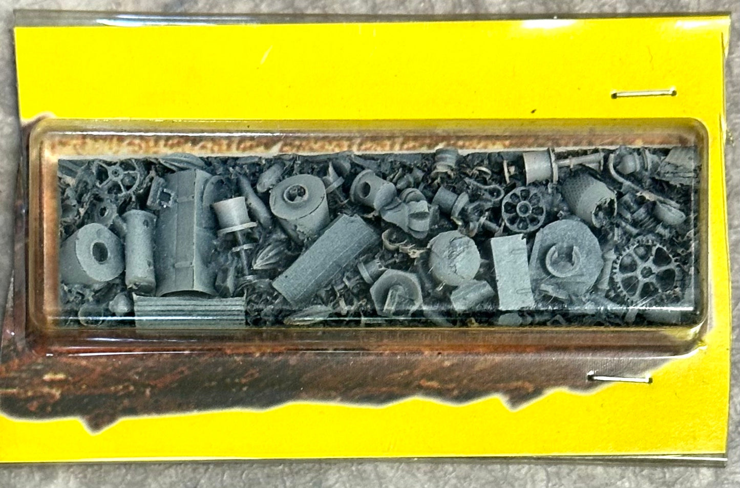 Noch HO Scale Scrap Metal/Junk Wagon Load 100mm*29mm