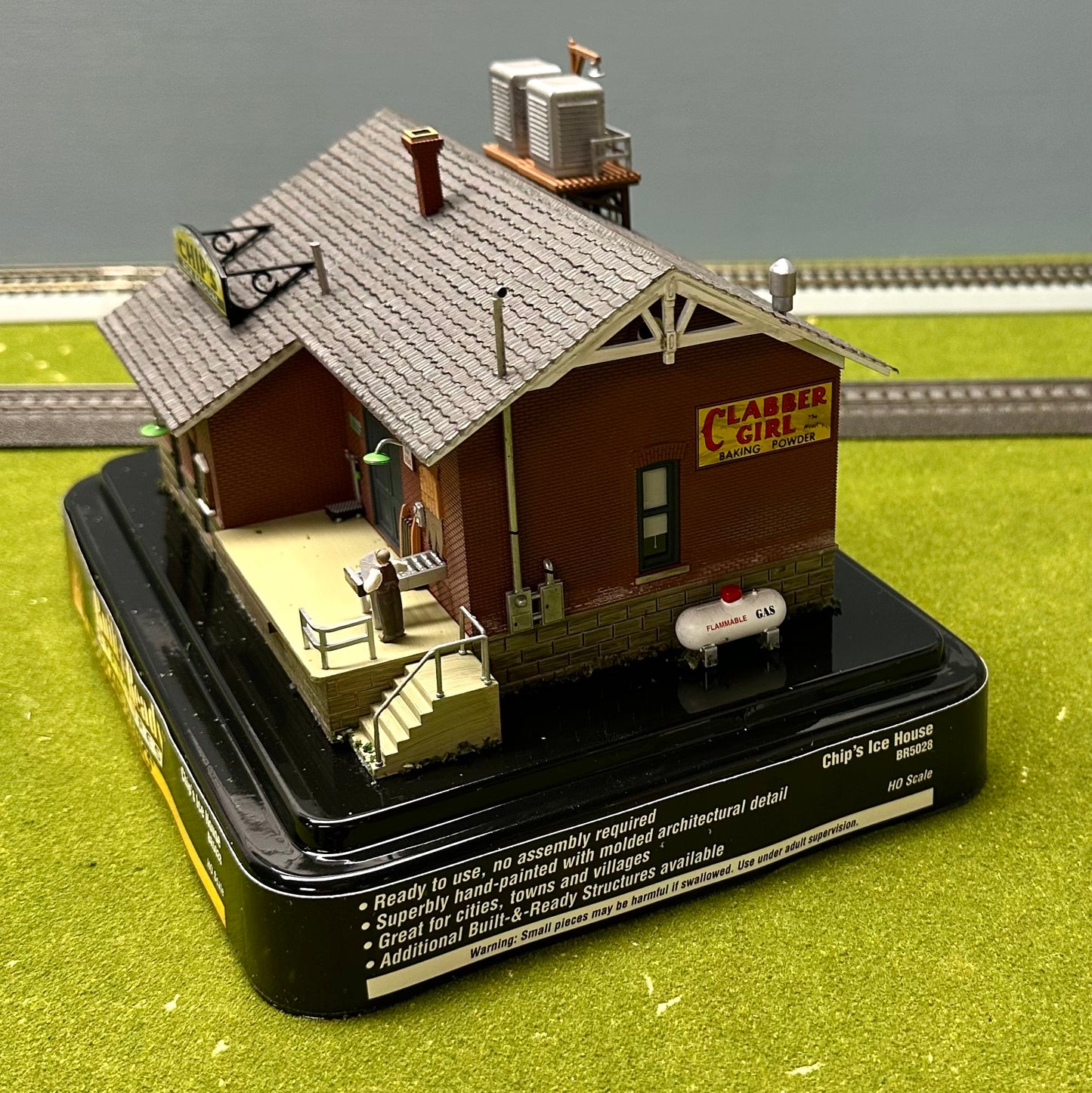 Woodland Scenics BR5028 Chip's Ice House, Built & Ready