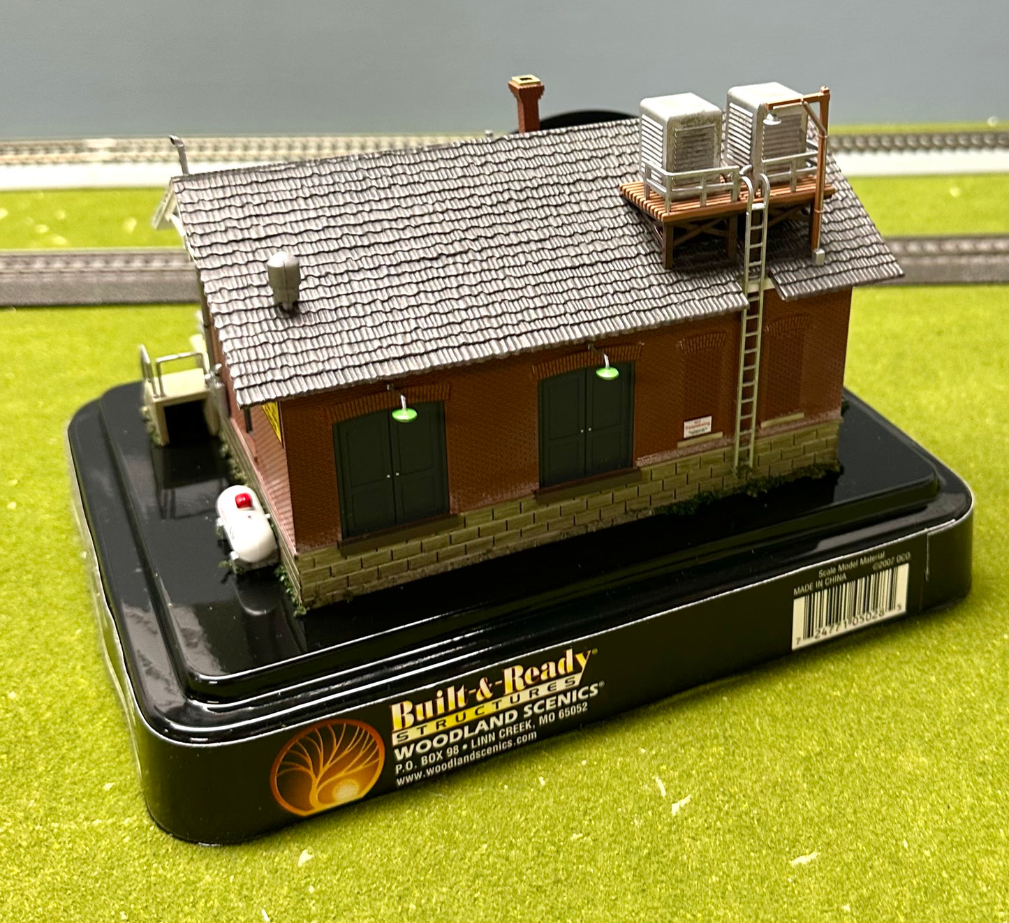Woodland Scenics BR5028 Chip's Ice House, Built & Ready