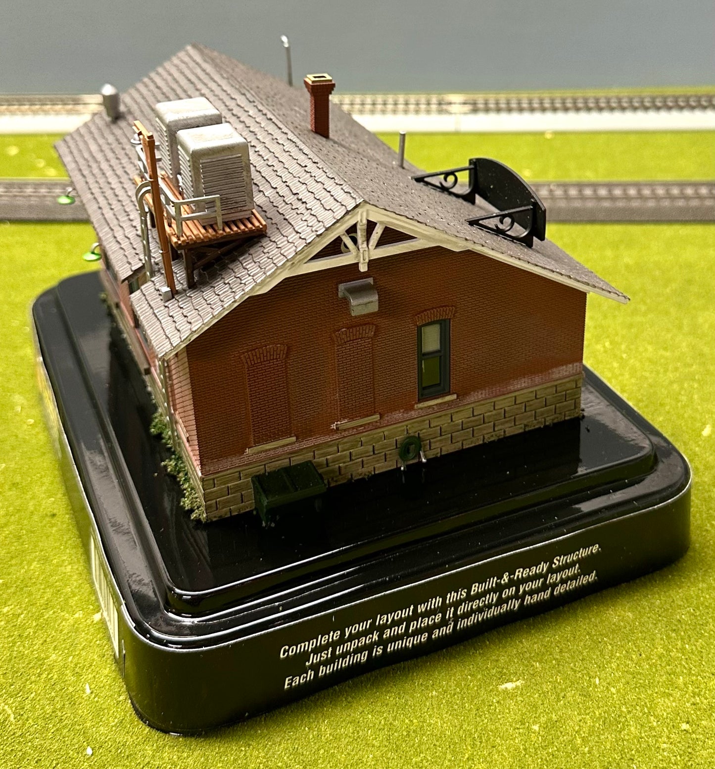 Woodland Scenics BR5028 Chip's Ice House, Built & Ready