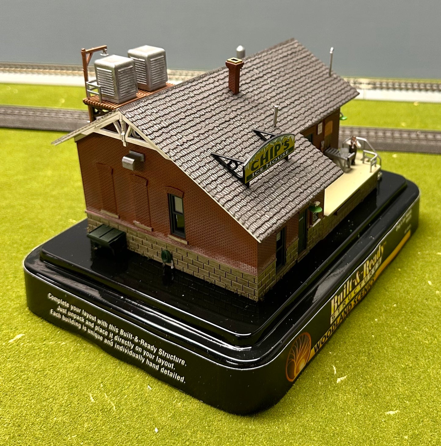 Woodland Scenics BR5028 Chip's Ice House, Built & Ready