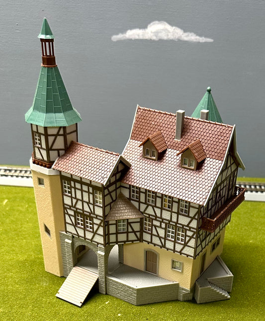 Faller HO Scale F130385 Falkeneck Hunter's Lodge building Fully Assembled