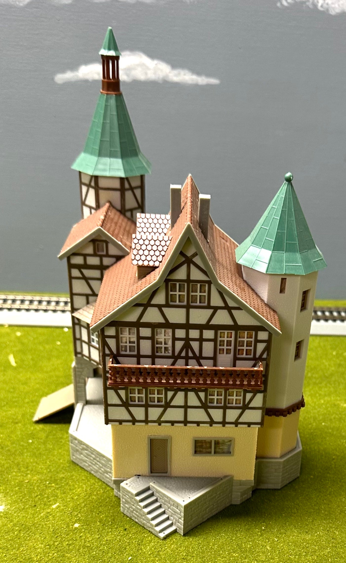 Faller HO Scale F130385 Falkeneck Hunter's Lodge building Fully Assembled