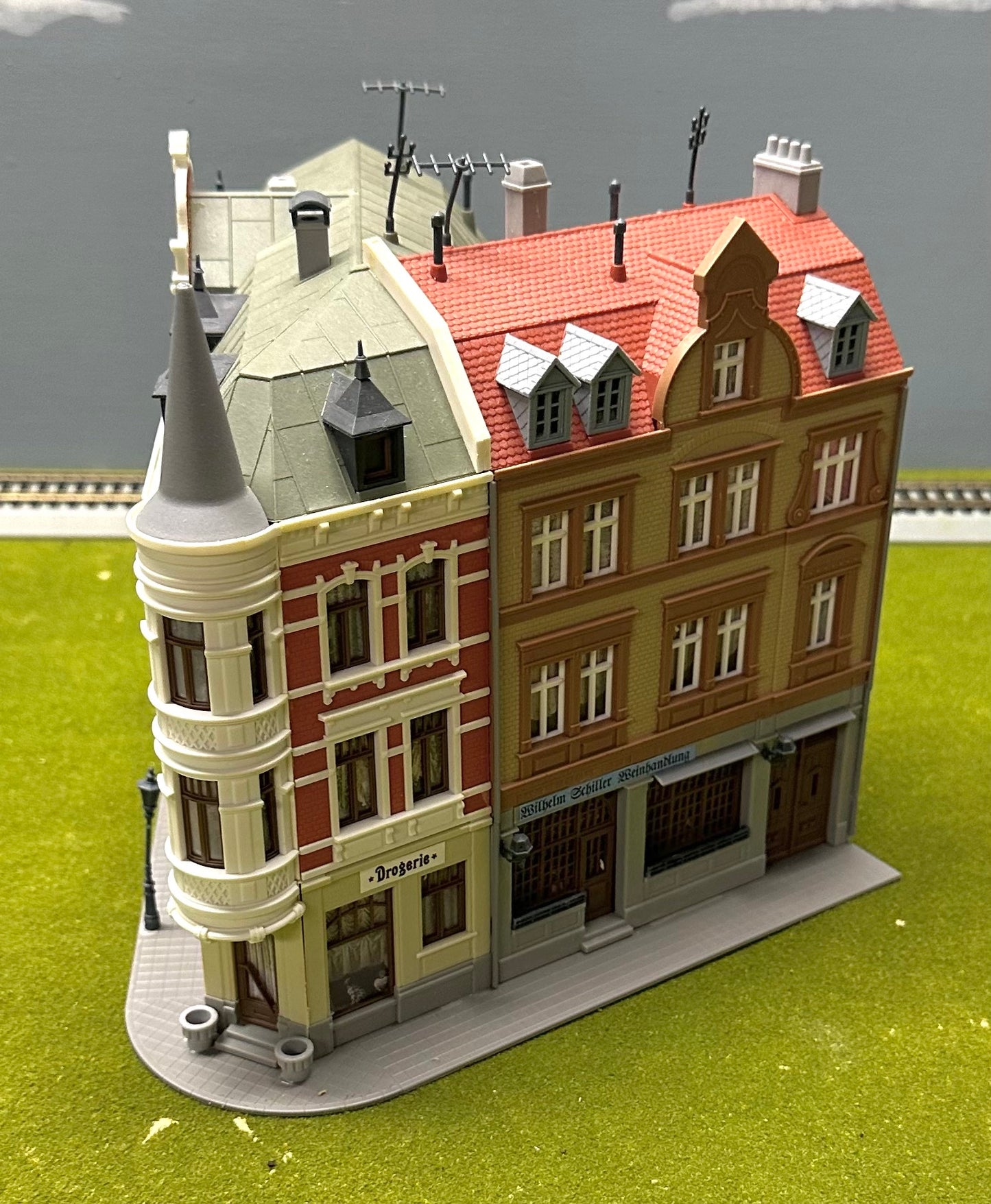 Kibri 38294 HO Scale Corner Terrace House and Shops Fully Assembled