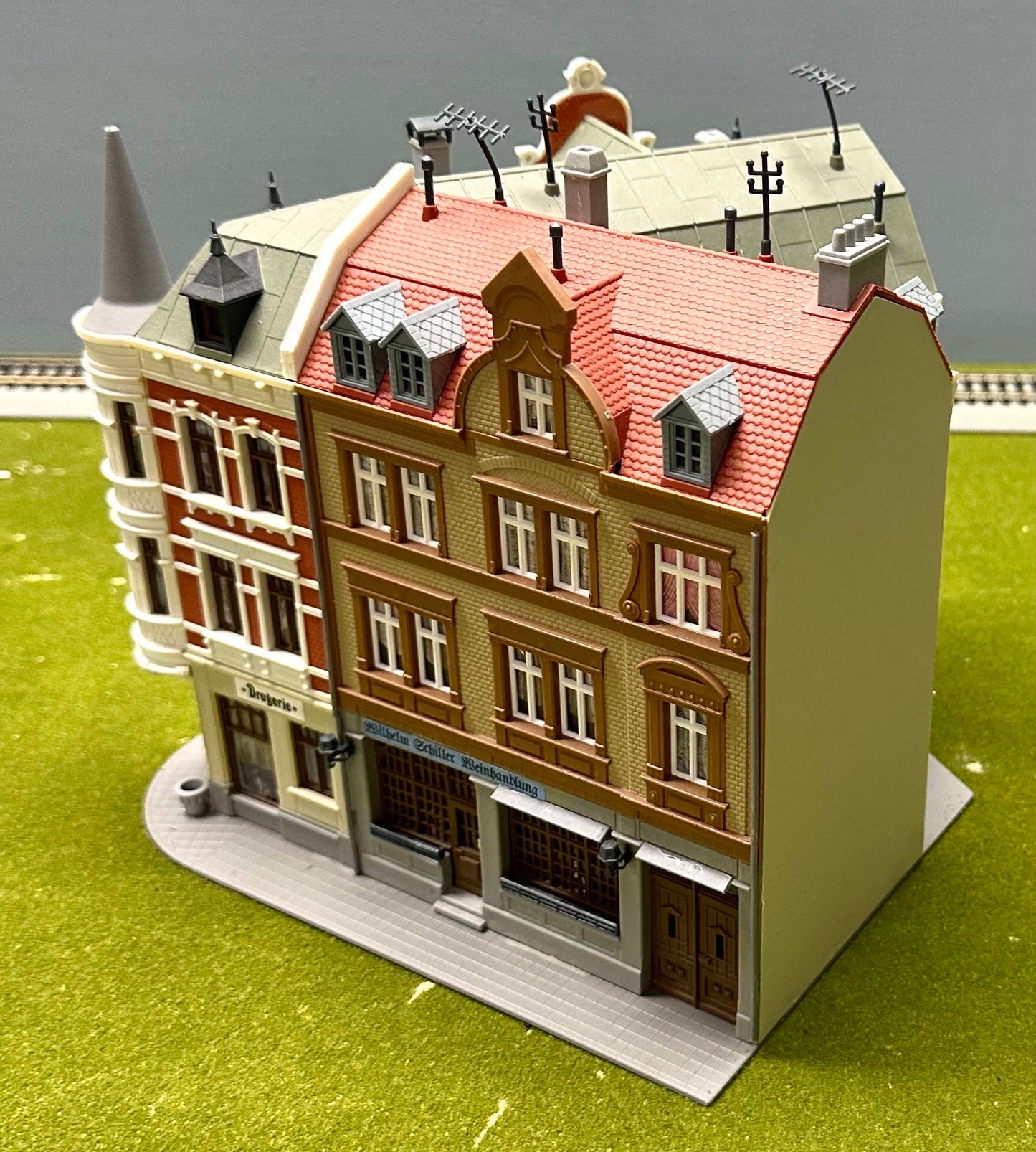Kibri 38294 HO Scale Corner Terrace House and Shops Fully Assembled