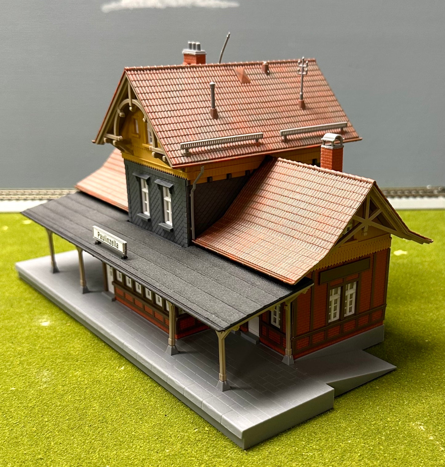 Kibri 39491 HO Scale Paulinzella Railway Station Fully Assembled