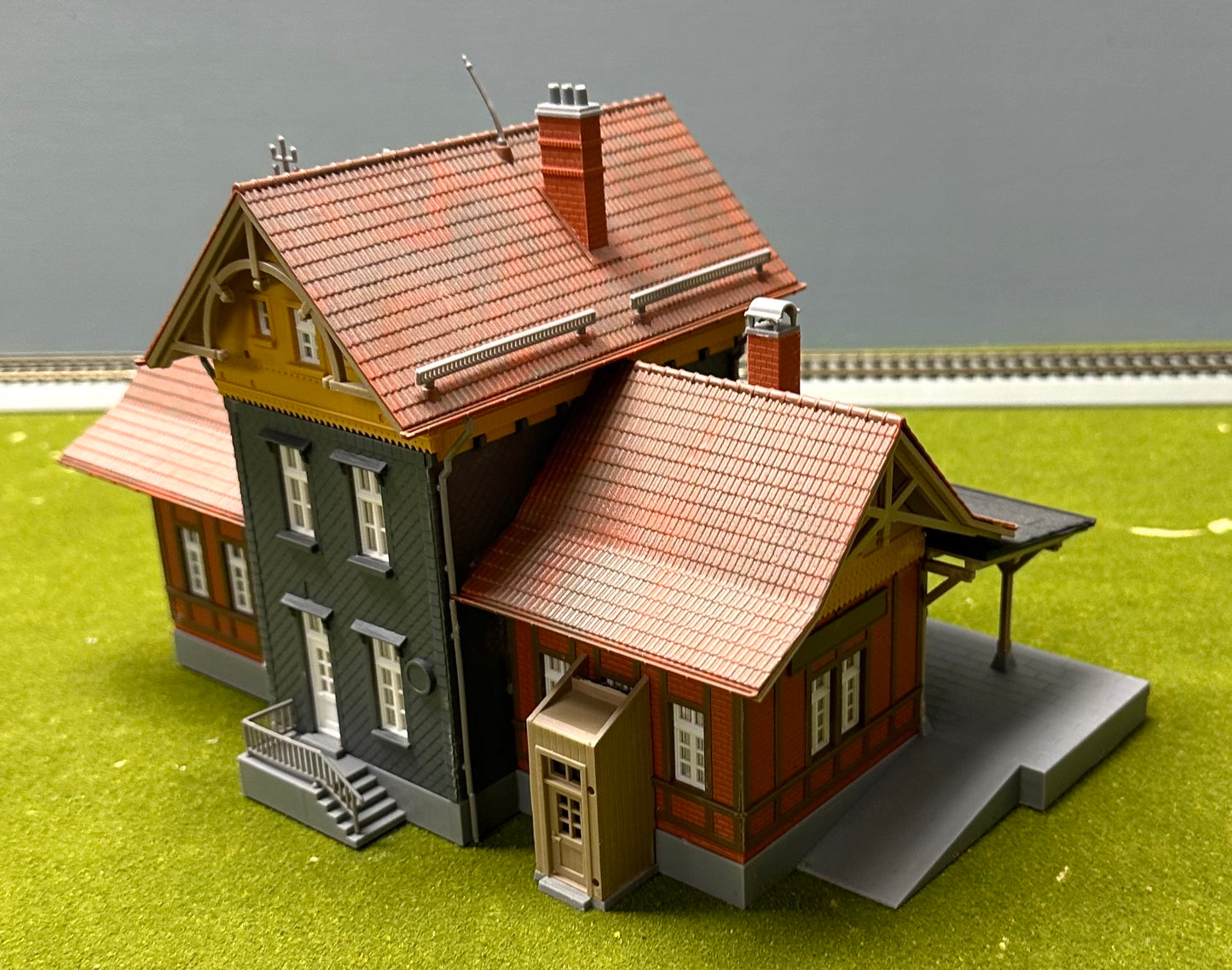 Kibri 39491 HO Scale Paulinzella Railway Station Fully Assembled