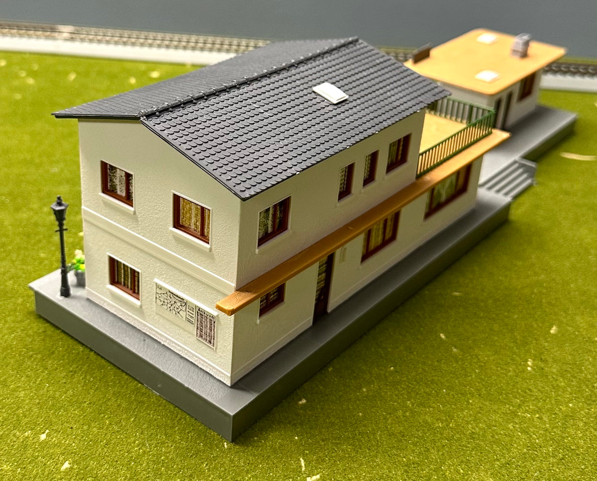 Pola HO Scale  Bellerive Railway Station Fully assembled
