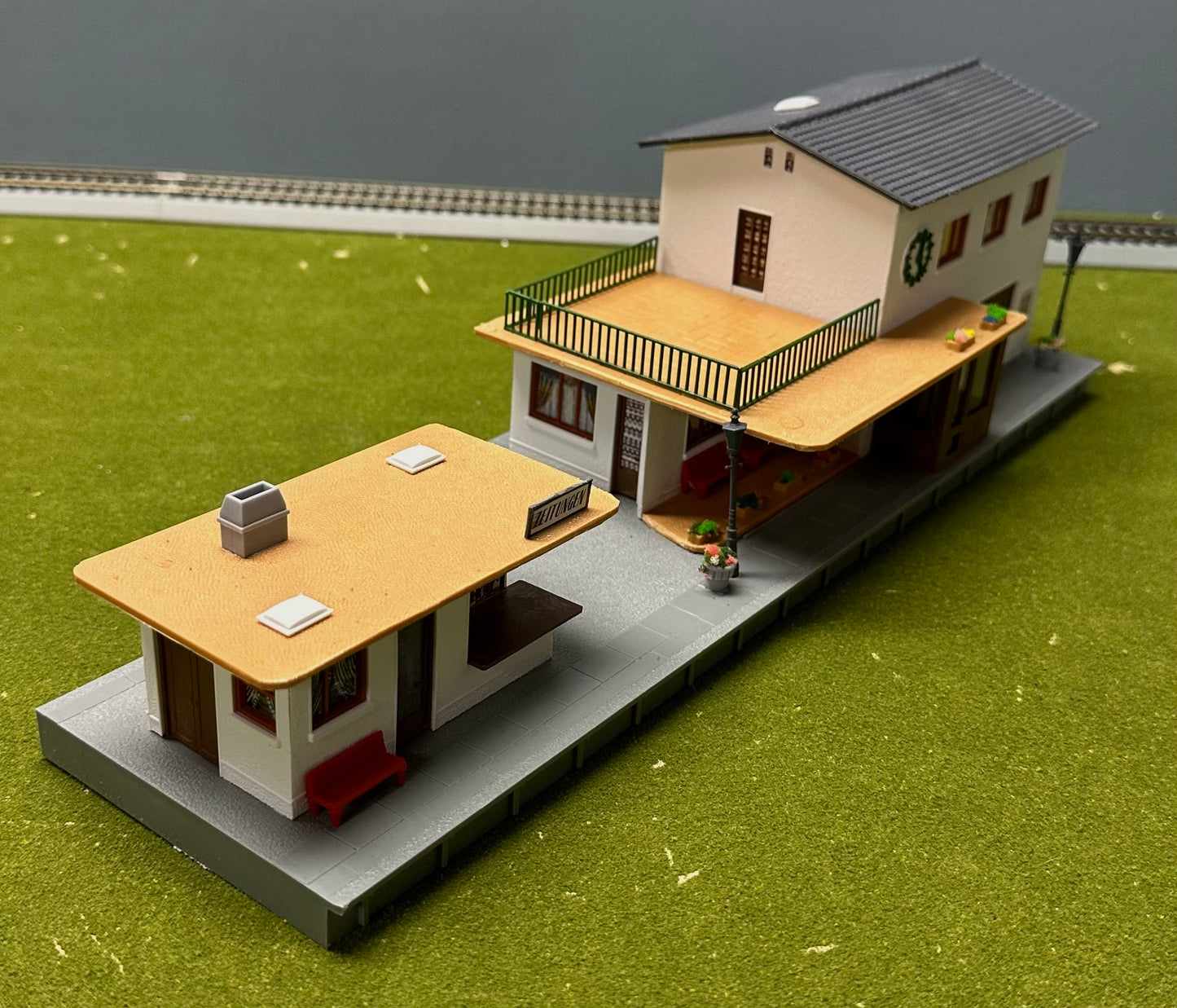 Pola HO Scale  Bellerive Railway Station Fully assembled
