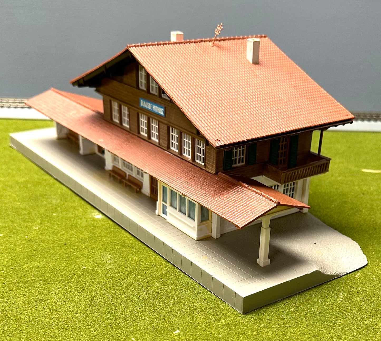 Kibri 39508 HO Scale Swiss Alpine Style Blausee Mitholz Railway Station Fully Assembled