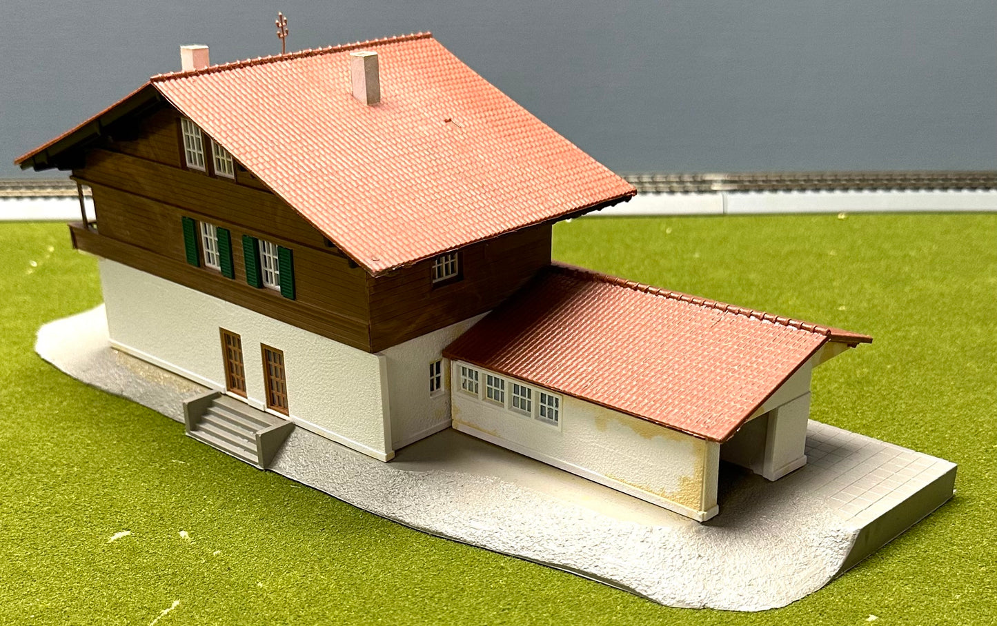 Kibri 39508 HO Scale Swiss Alpine Style Blausee Mitholz Railway Station Fully Assembled