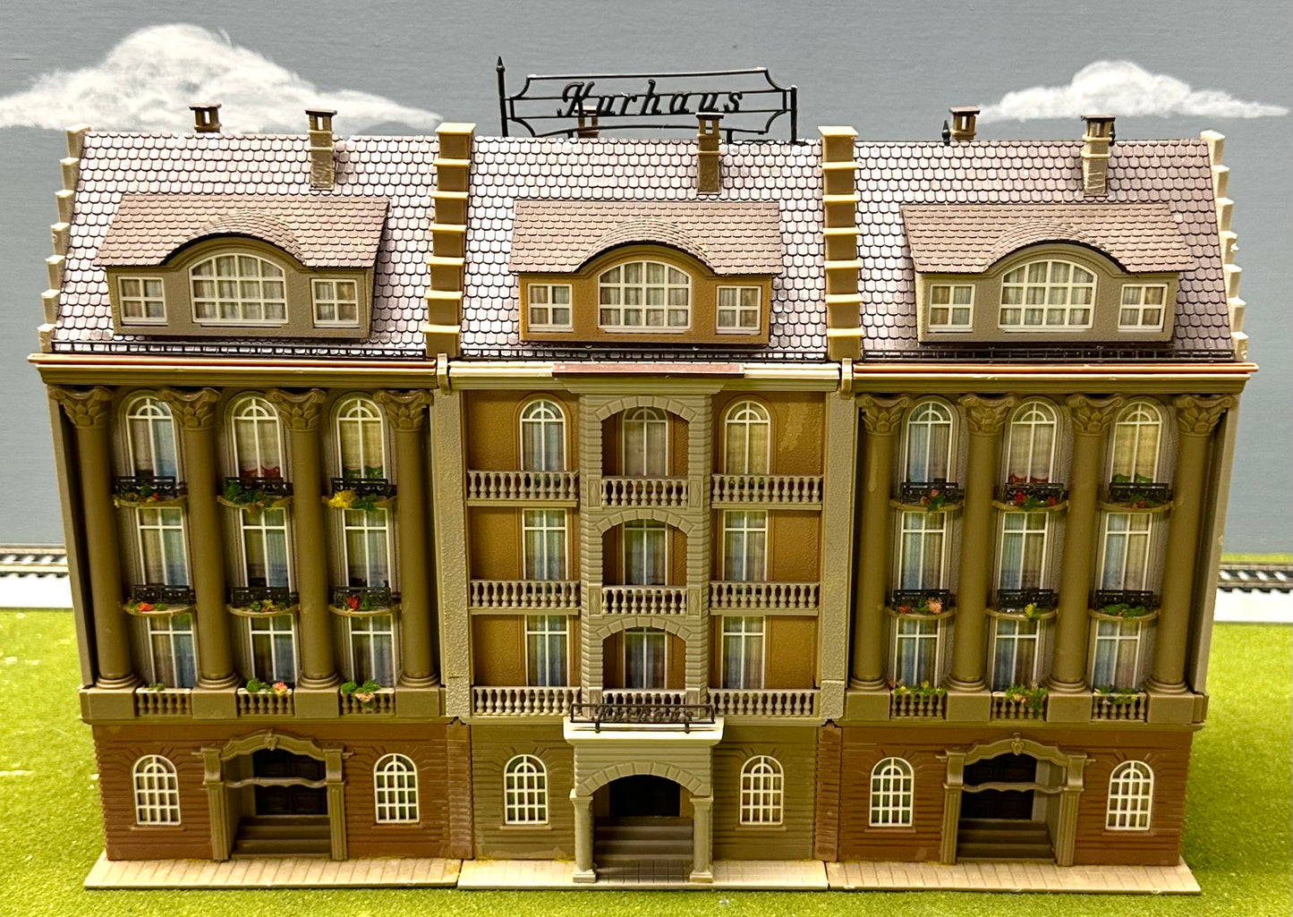 Vollmer 3776/23799 HO Scale Kurhaus Grand Hotel Fully Assembled