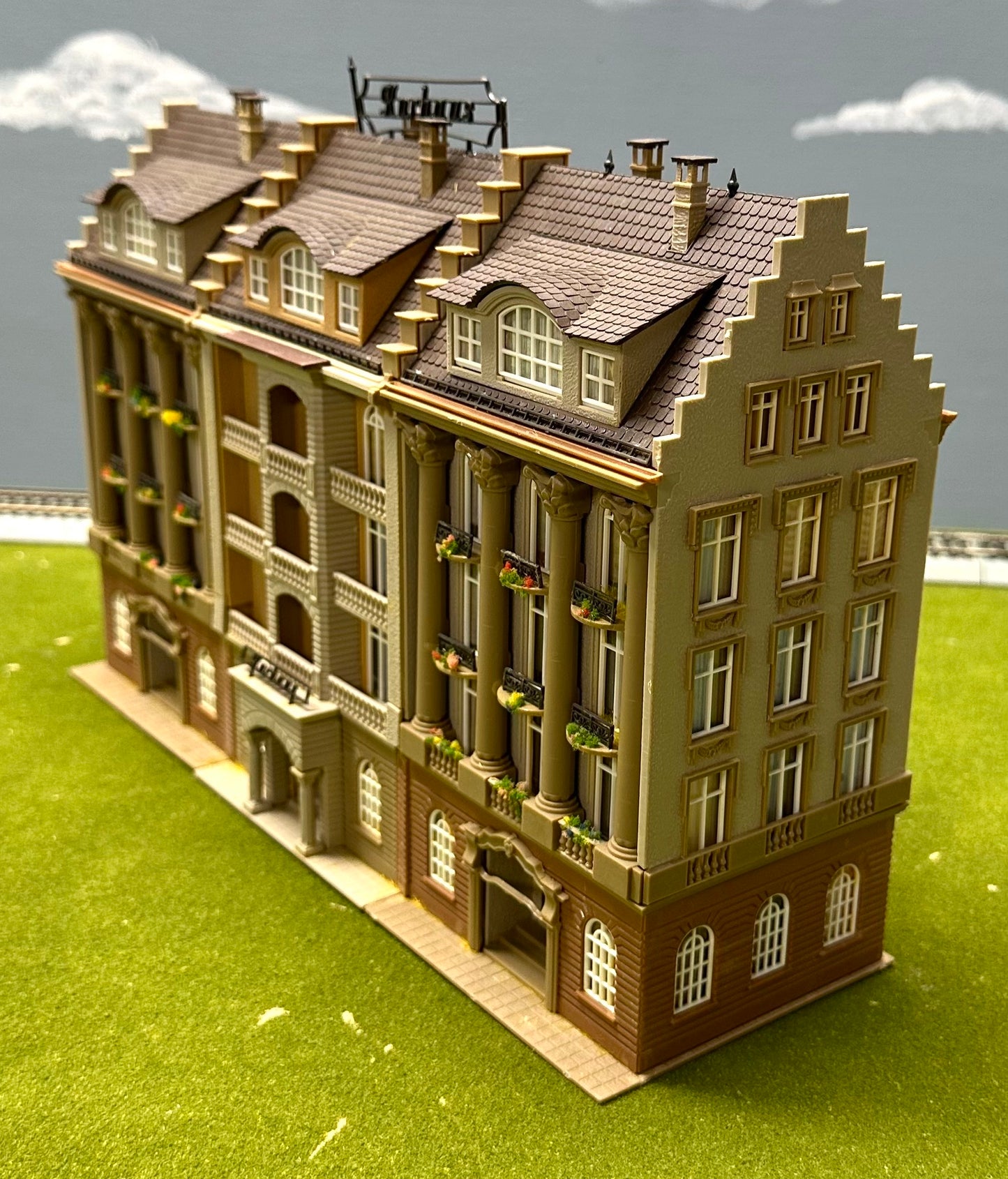 Vollmer 3776/23799 HO Scale Kurhaus Grand Hotel Fully Assembled