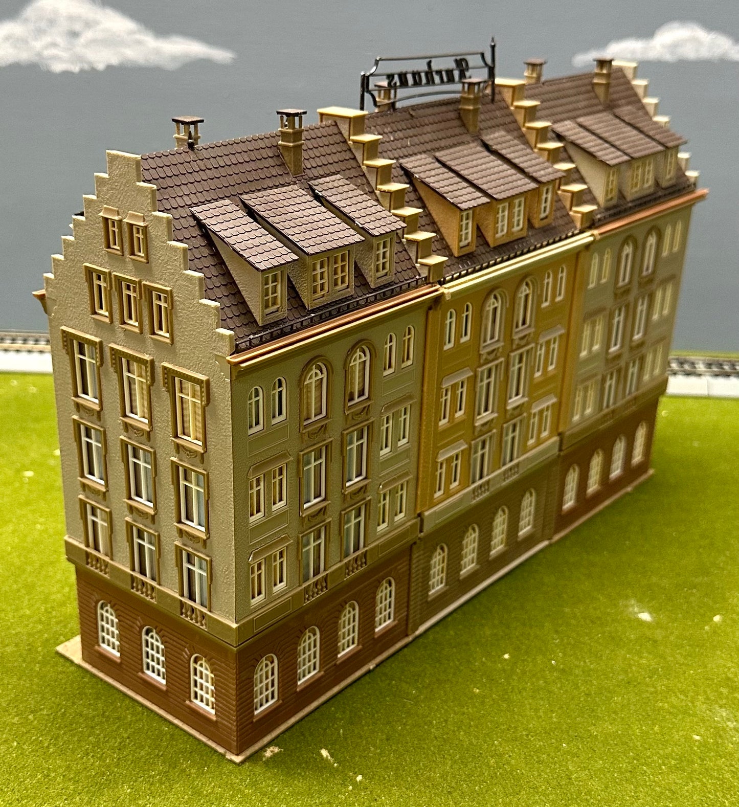 Vollmer 3776/23799 HO Scale Kurhaus Grand Hotel Fully Assembled
