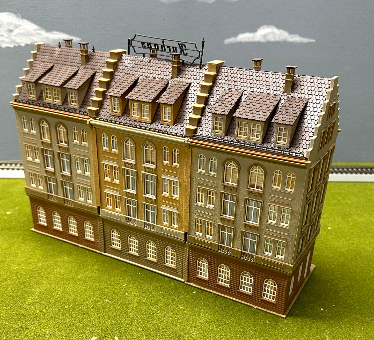 Vollmer 3776/23799 HO Scale Kurhaus Grand Hotel Fully Assembled