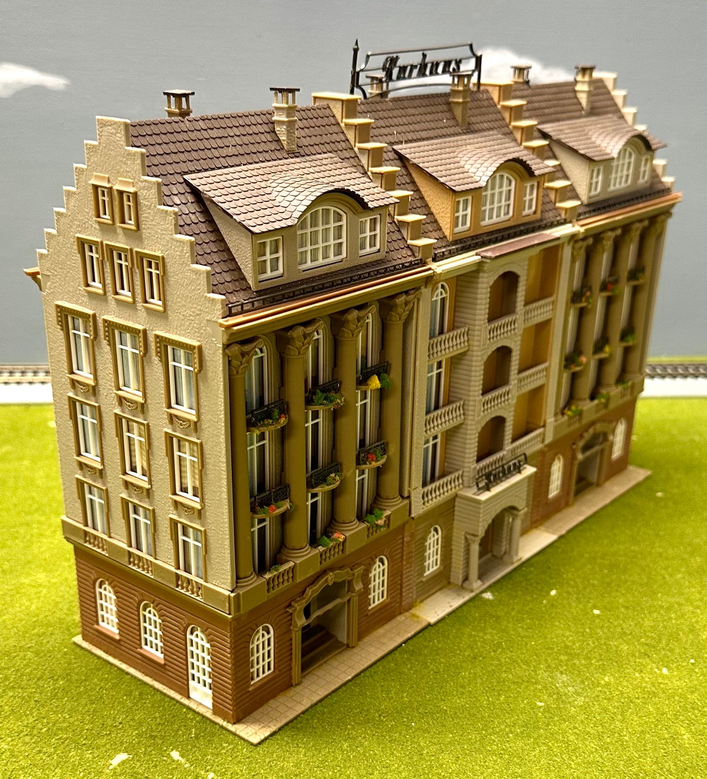 Vollmer 3776/23799 HO Scale Kurhaus Grand Hotel Fully Assembled