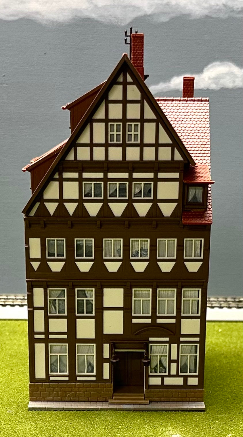 Kibri 8442 HO Scale Gasthaus Gilde Hof, in Einbeck Germany Fully Assembled