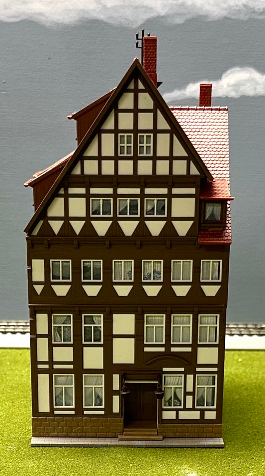 Kibri 8442 HO Scale Gasthaus Gilde Hof, in Einbeck Germany Fully Assembled